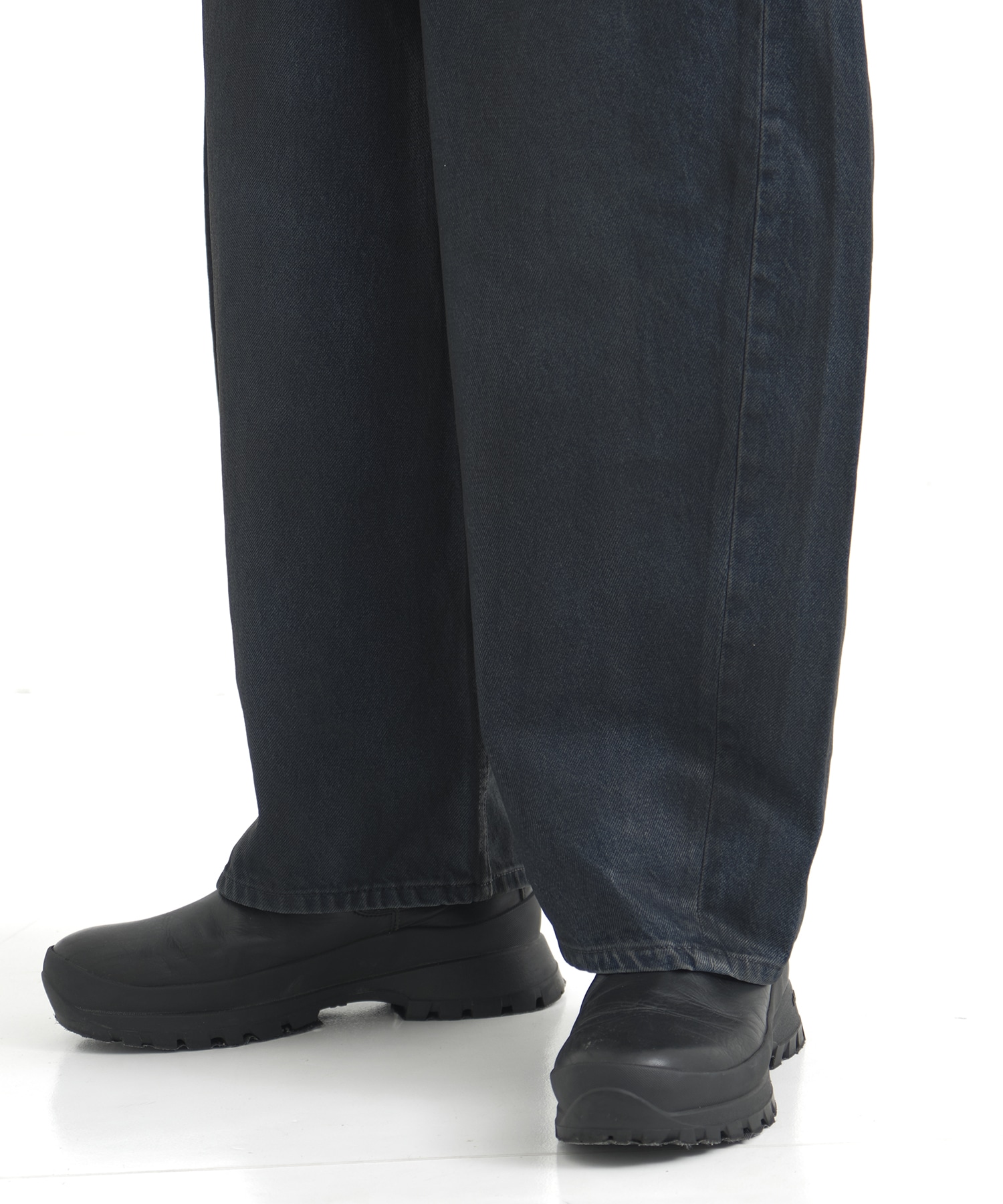 コーティングデニムバレルパンツ