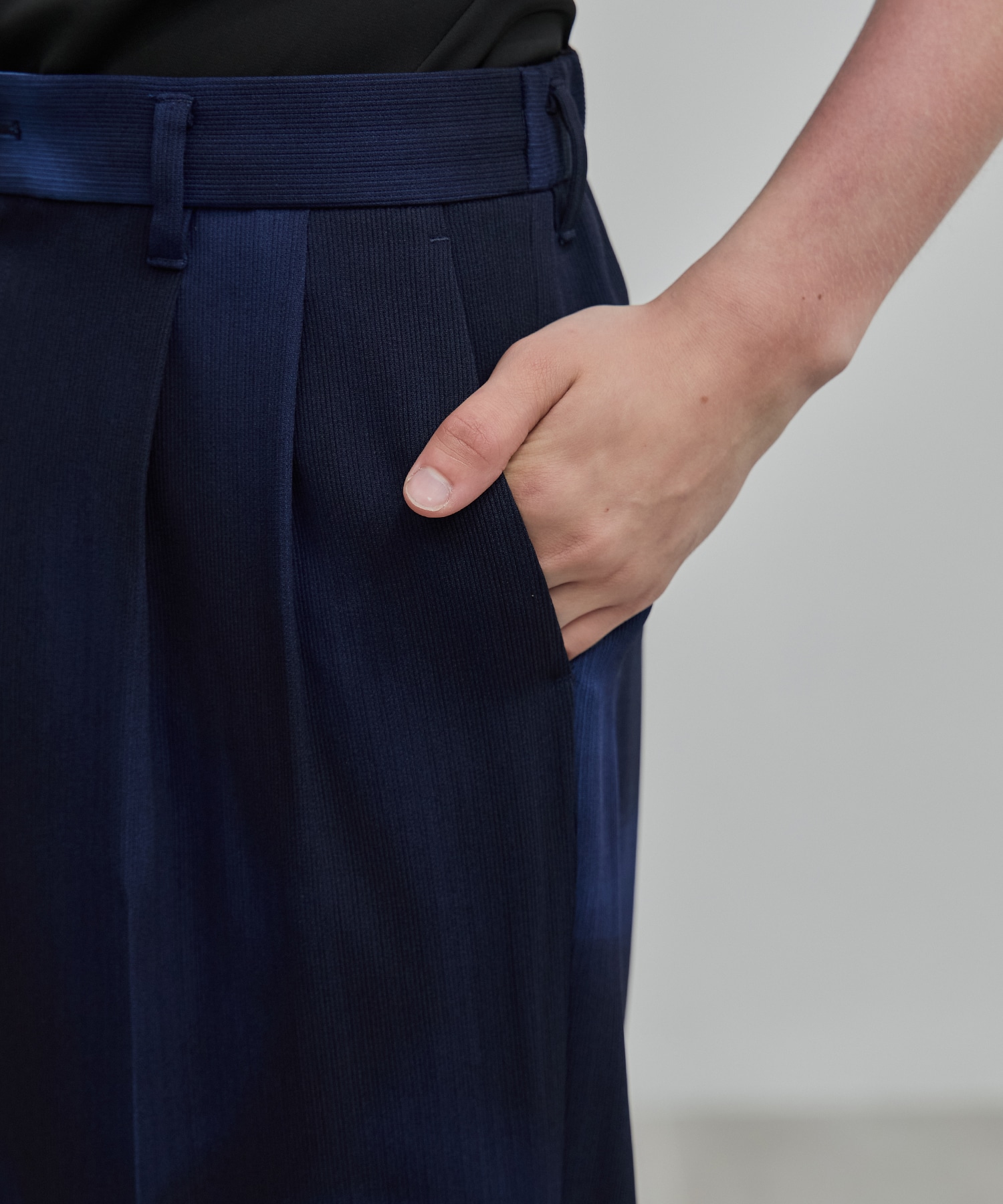 〈新発売〉COLD DRY GRADATION PLEATS 2タックイージーパンツ