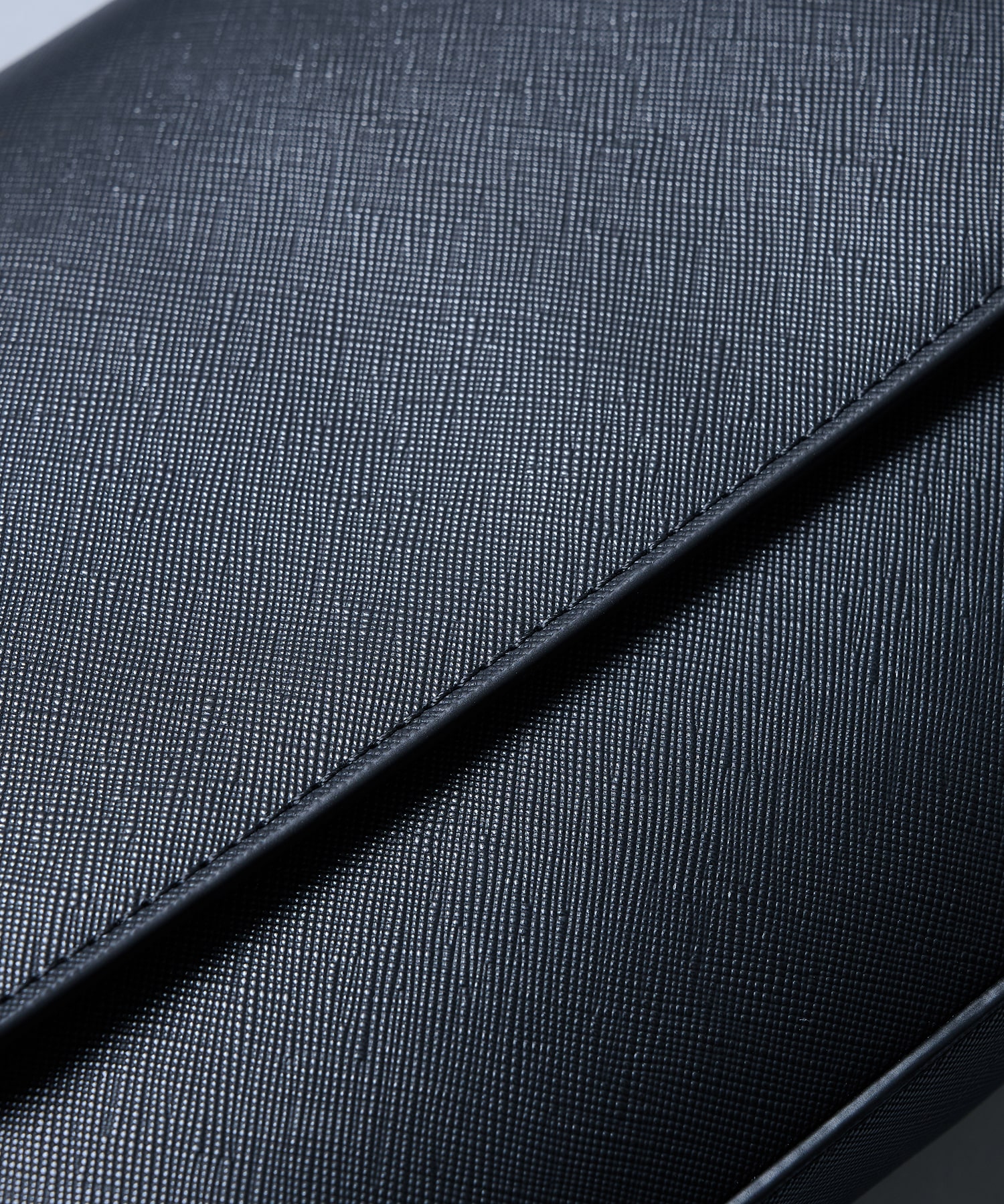 〈WEB限定｜先行予約〉Saffiano Leather Shoulder Bag