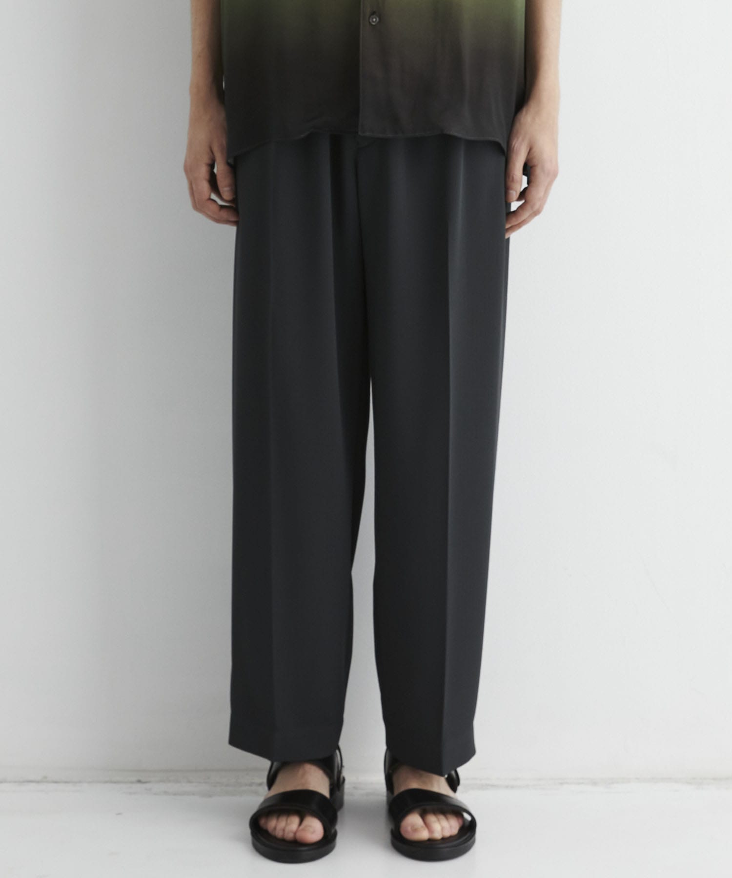 COLD DRY PLEATS シームレスイージーパンツ