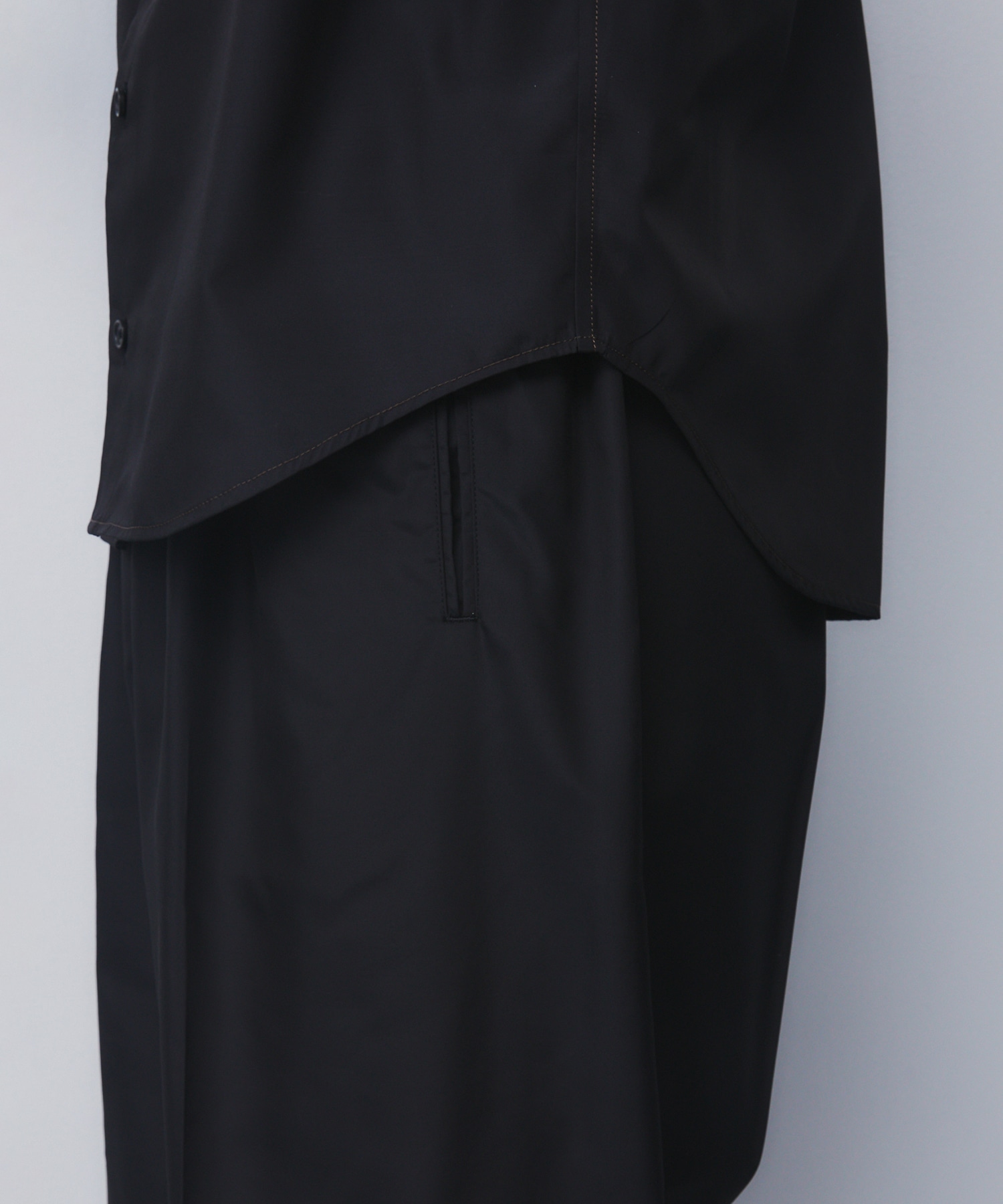 DRY SILK TAFFETA BACK PLEATS SHIRT