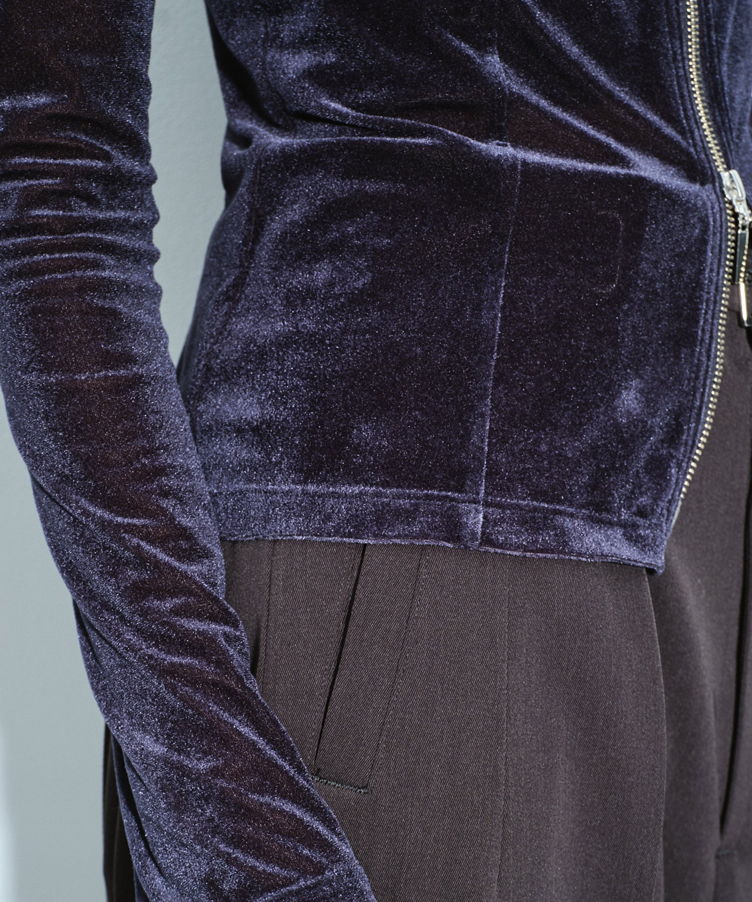 スクエアネックZIPベロアプルオーバー