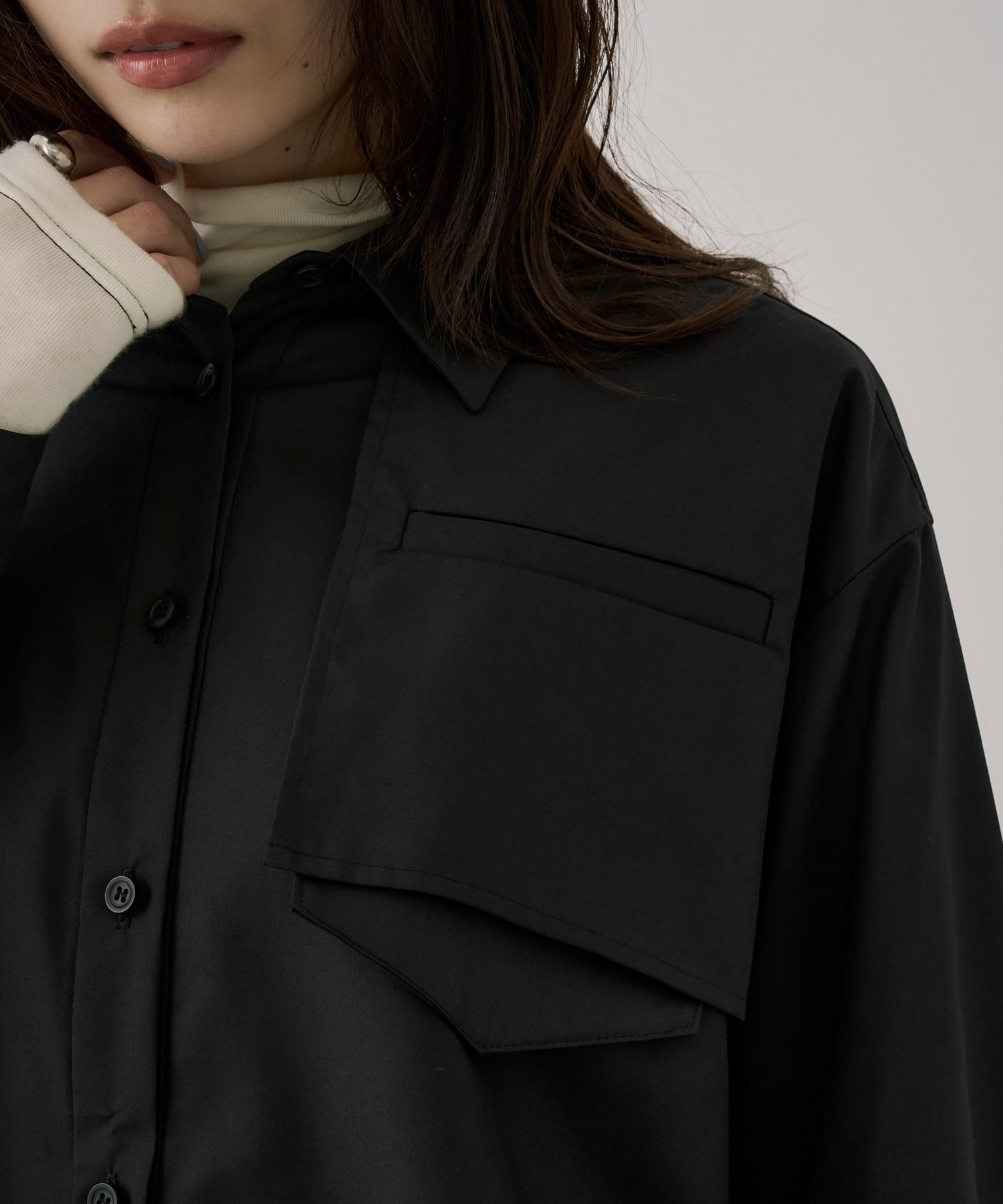 スタンドカラーバックボタンシャツ