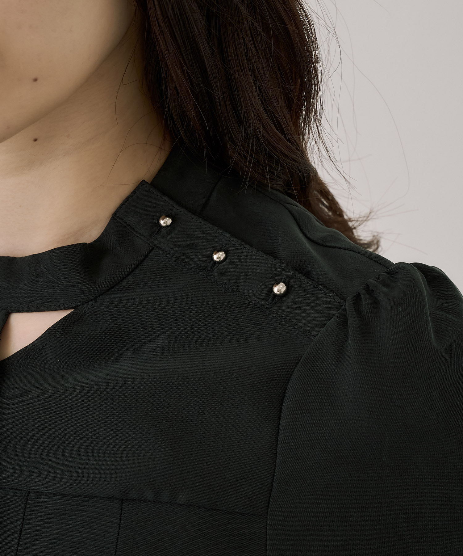 〈残りわずか〉フロントタイタックブラウス