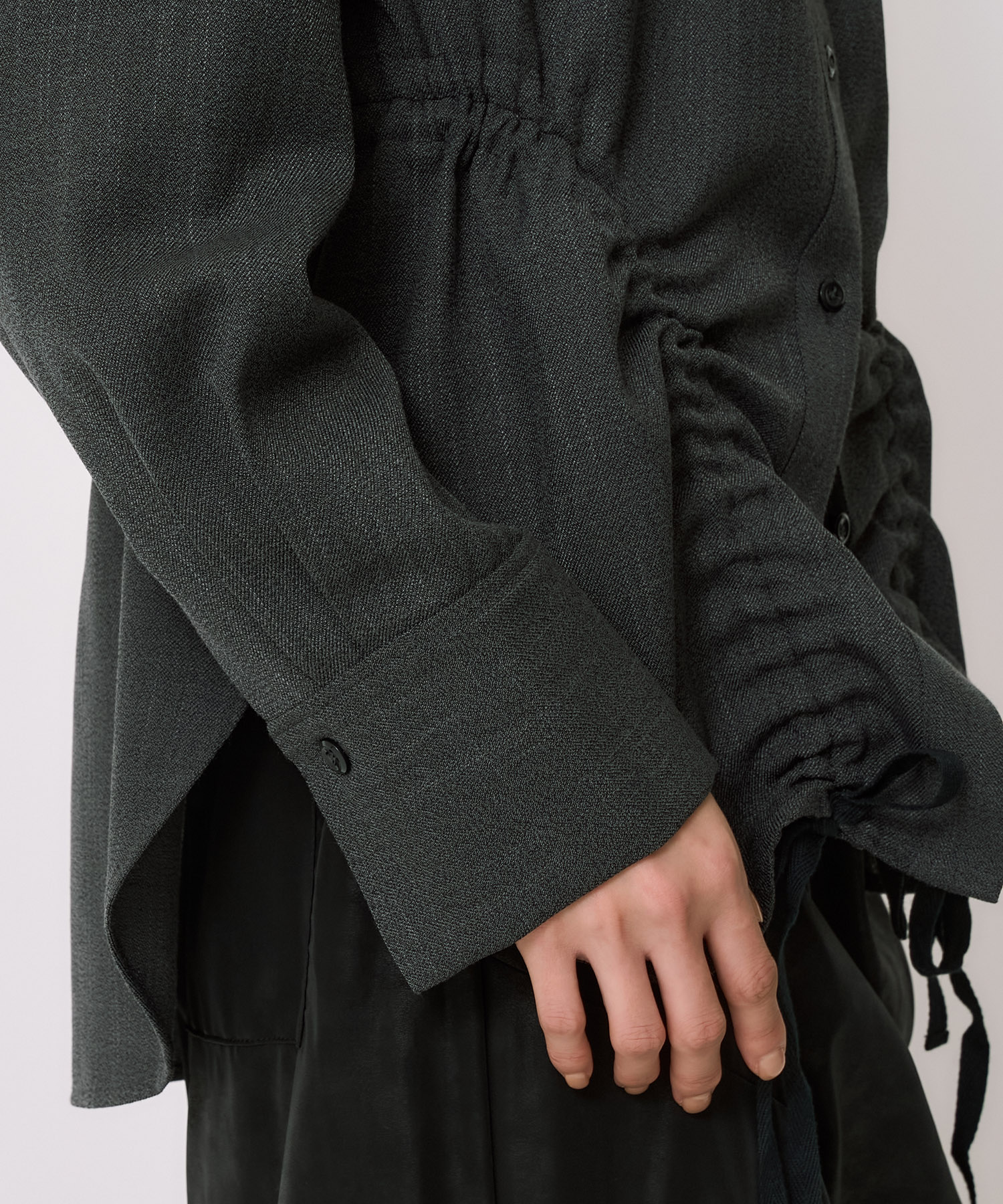 ドロストペプラムシャツ