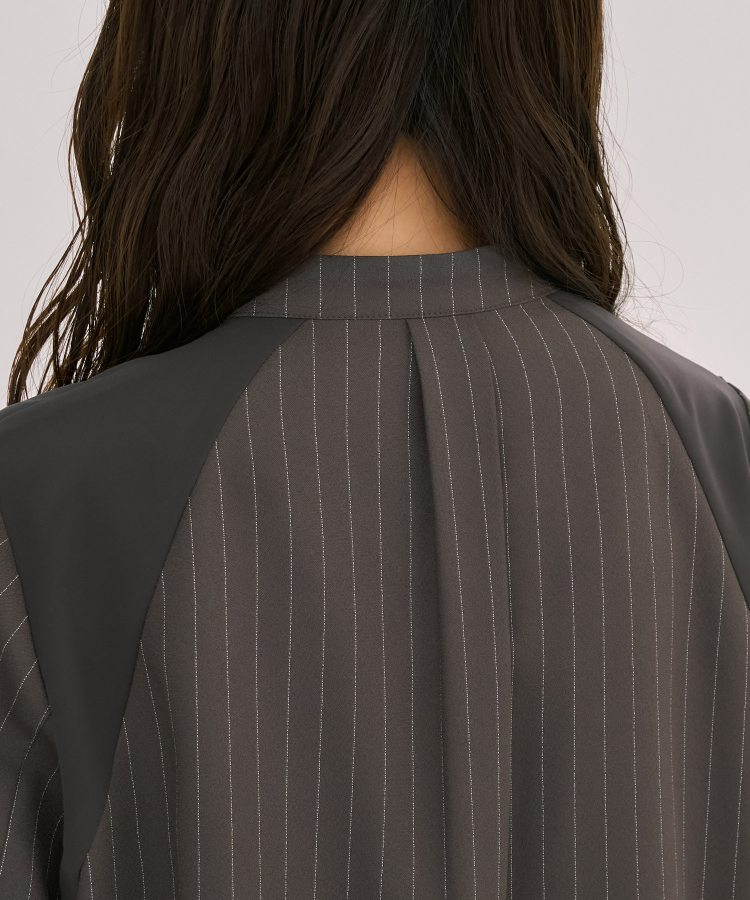 【WEB限定カラー】ピンタックバイカラーブラウス