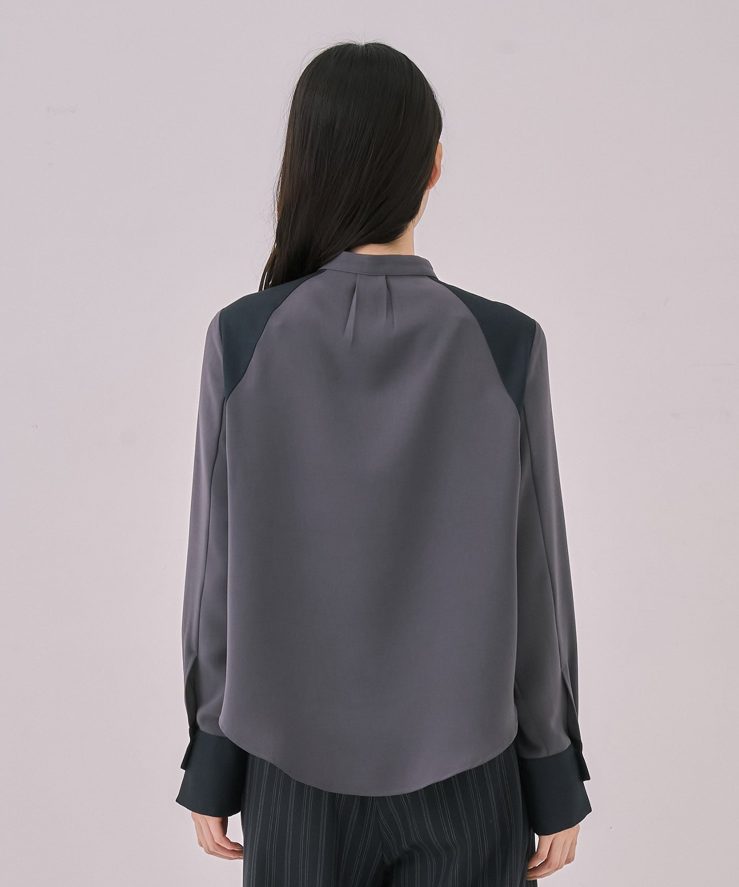 【WEB先行発売】ピンタックバイカラーブラウス