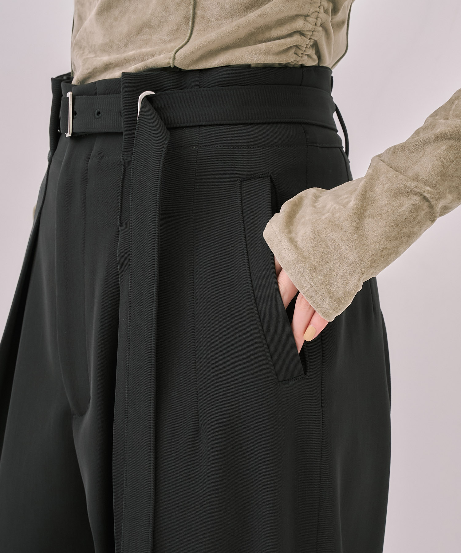 【WEB先行発売】アイレットベルトストレートパンツ