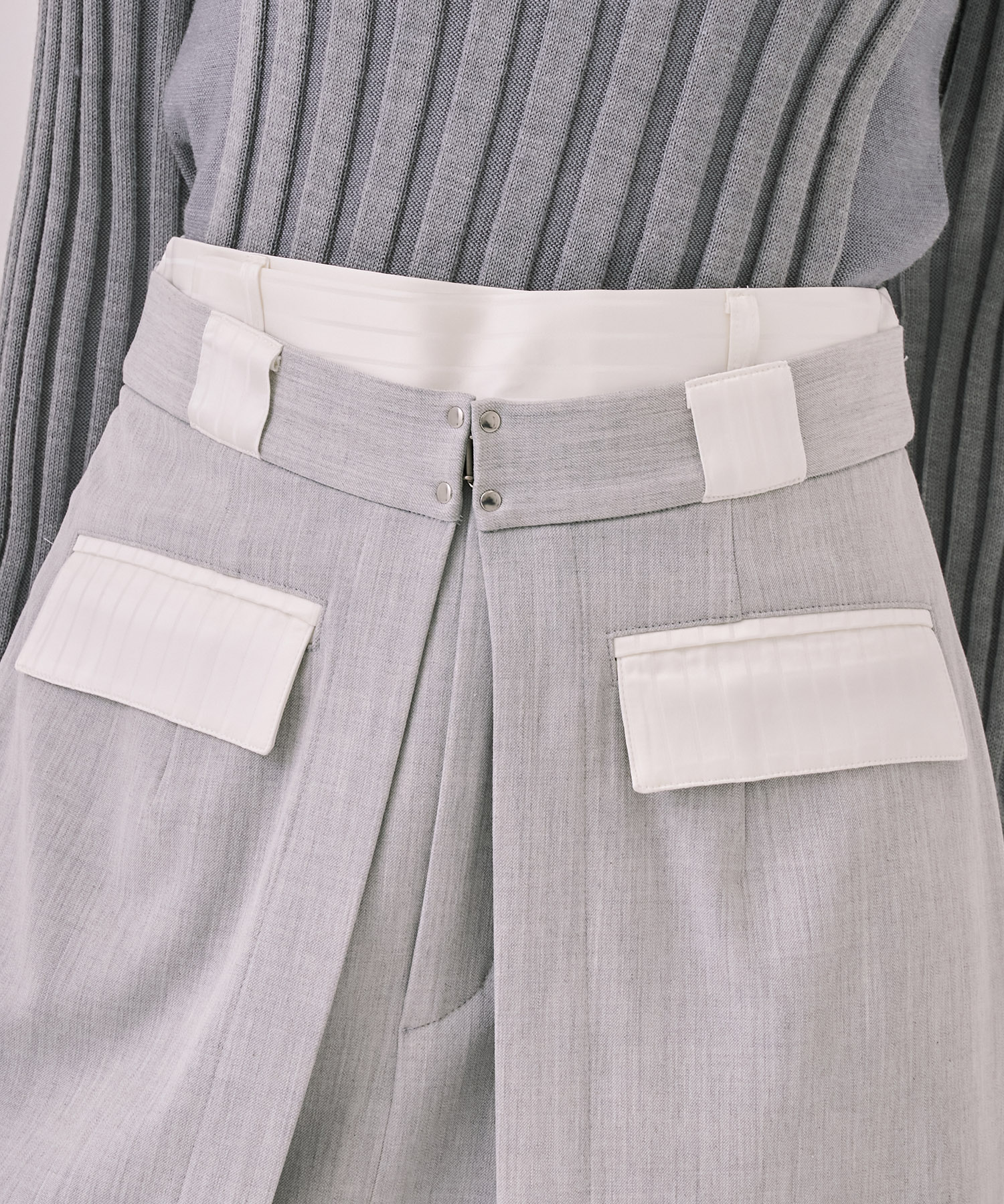 ダブルベルトラップスカート