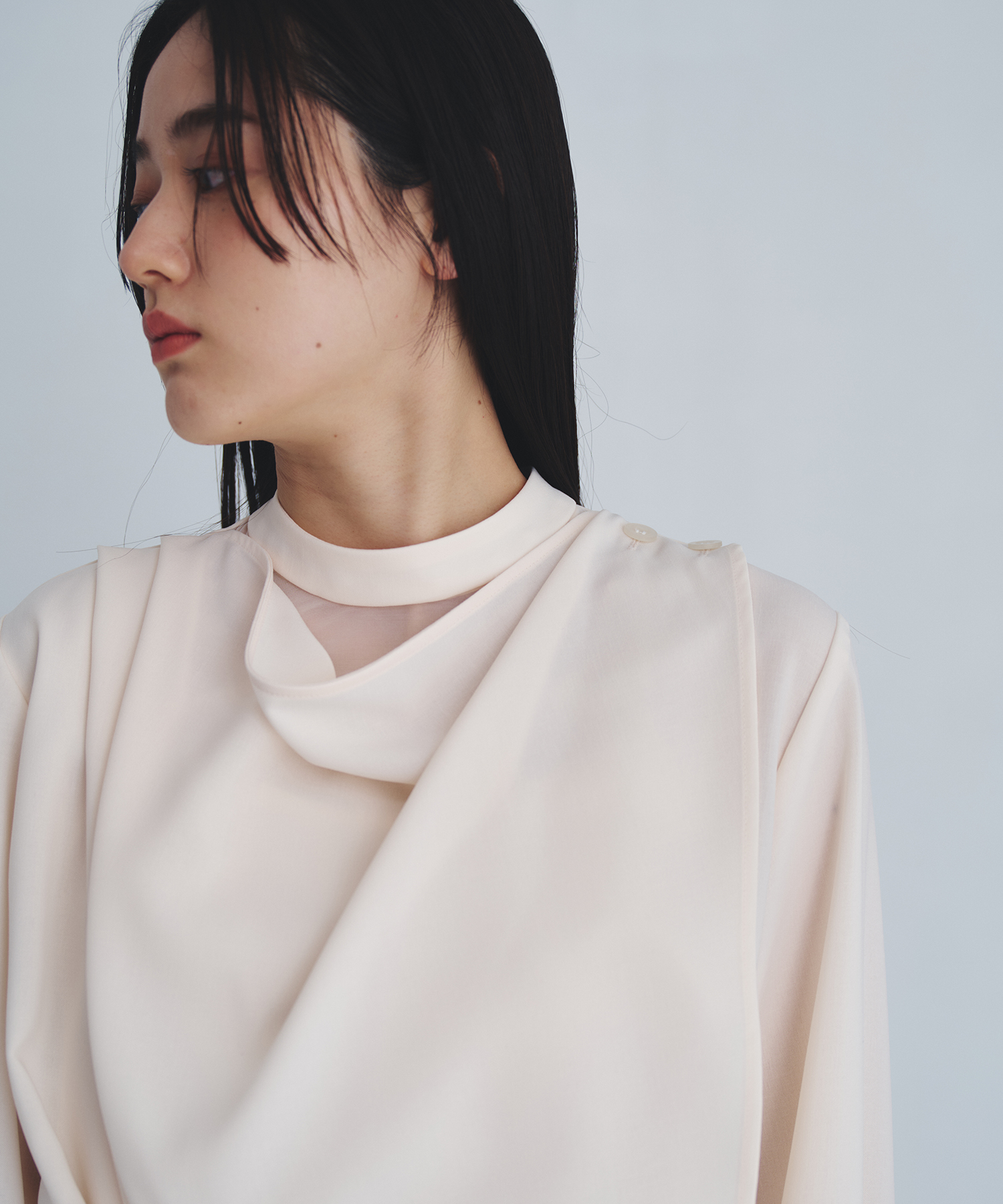タックドレープシェイプブラウス