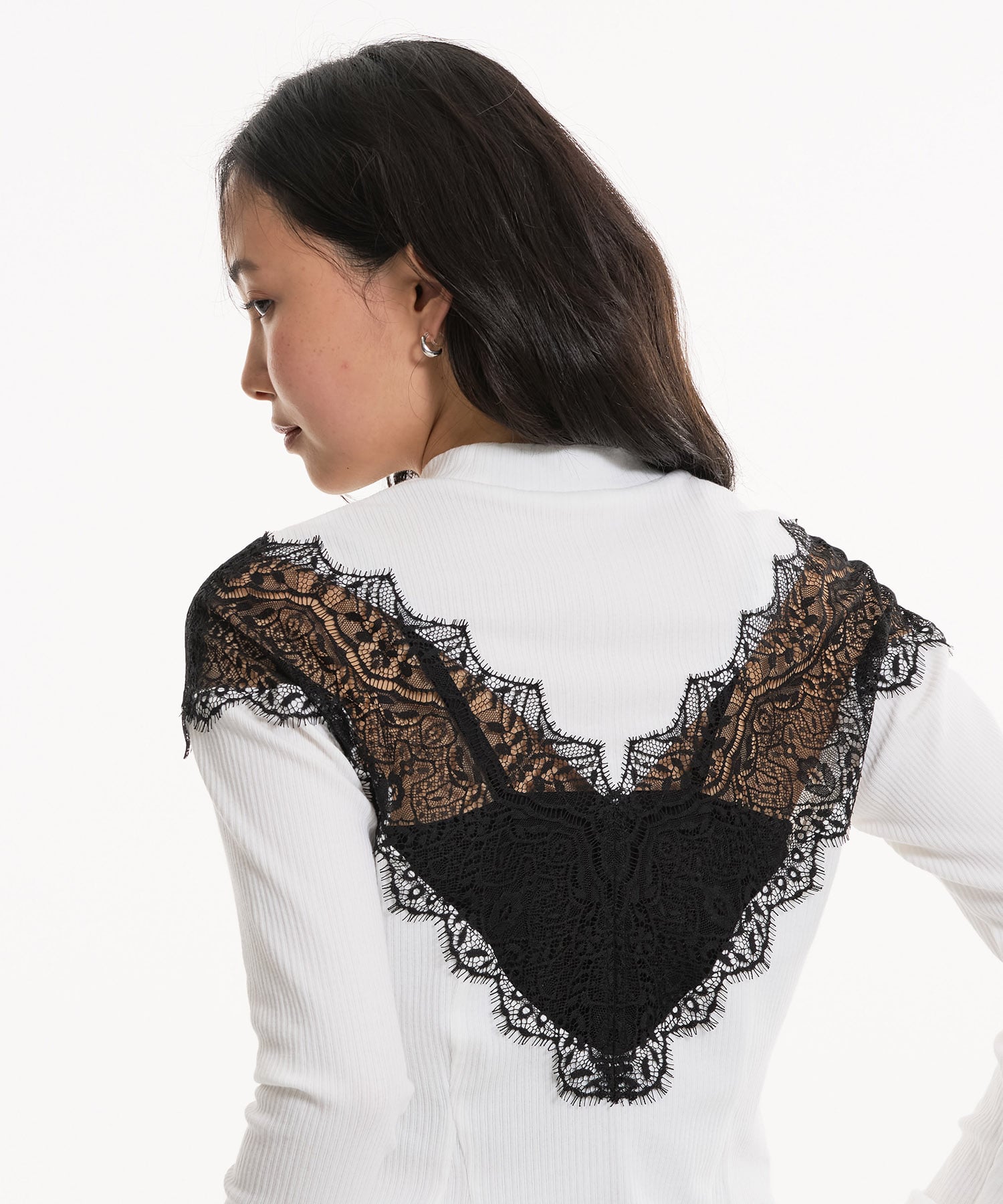 Vネックレースプルオーバー