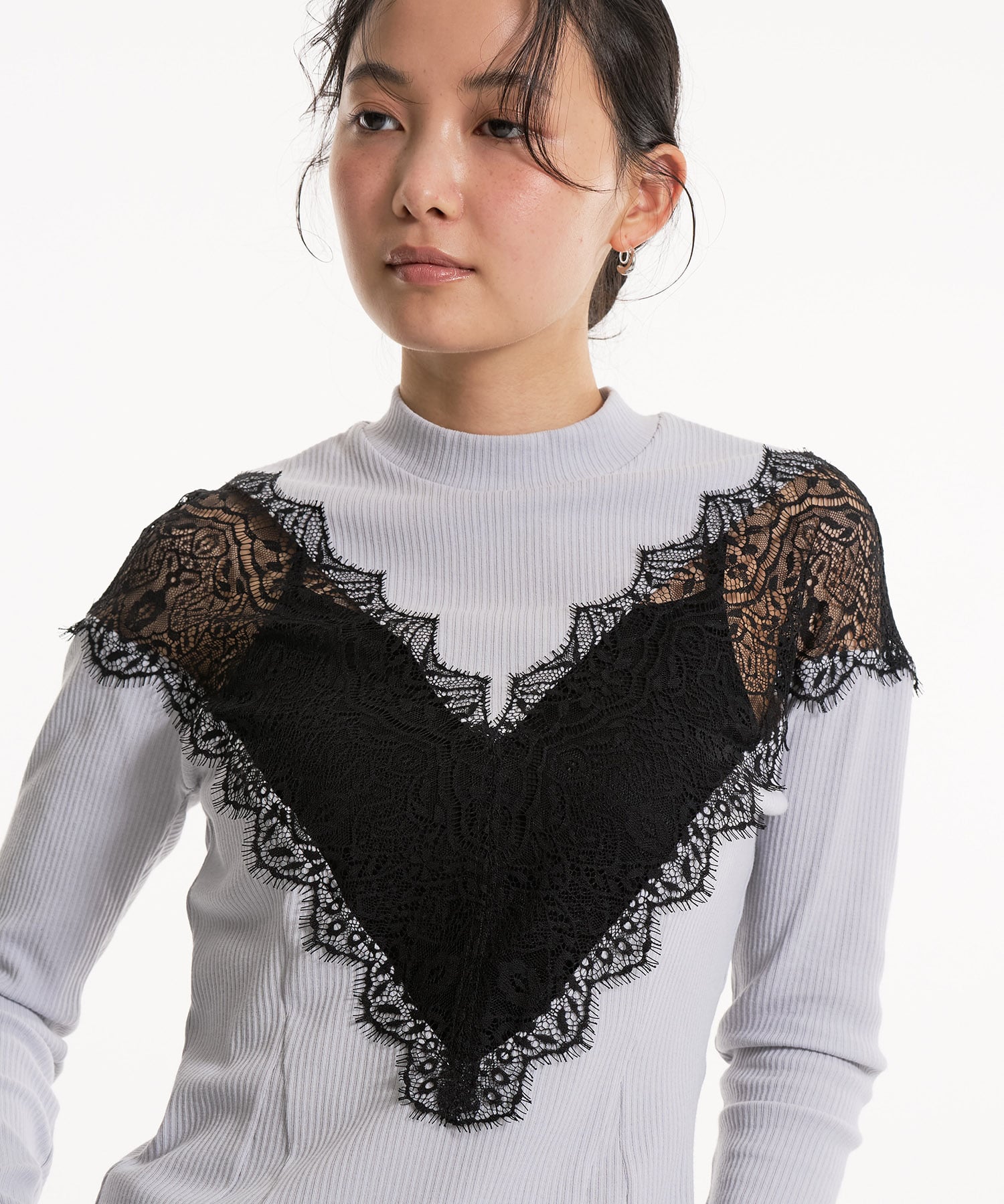 Vネックレースプルオーバー