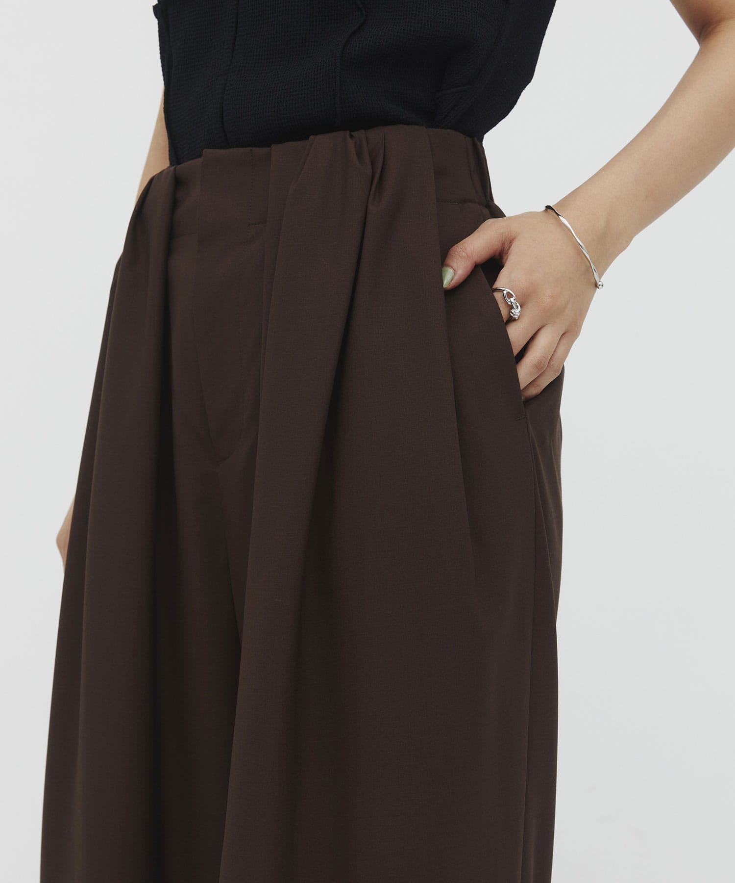 〈サイズ2残りわずか〉Super140s Summer Wool Relax Trousers