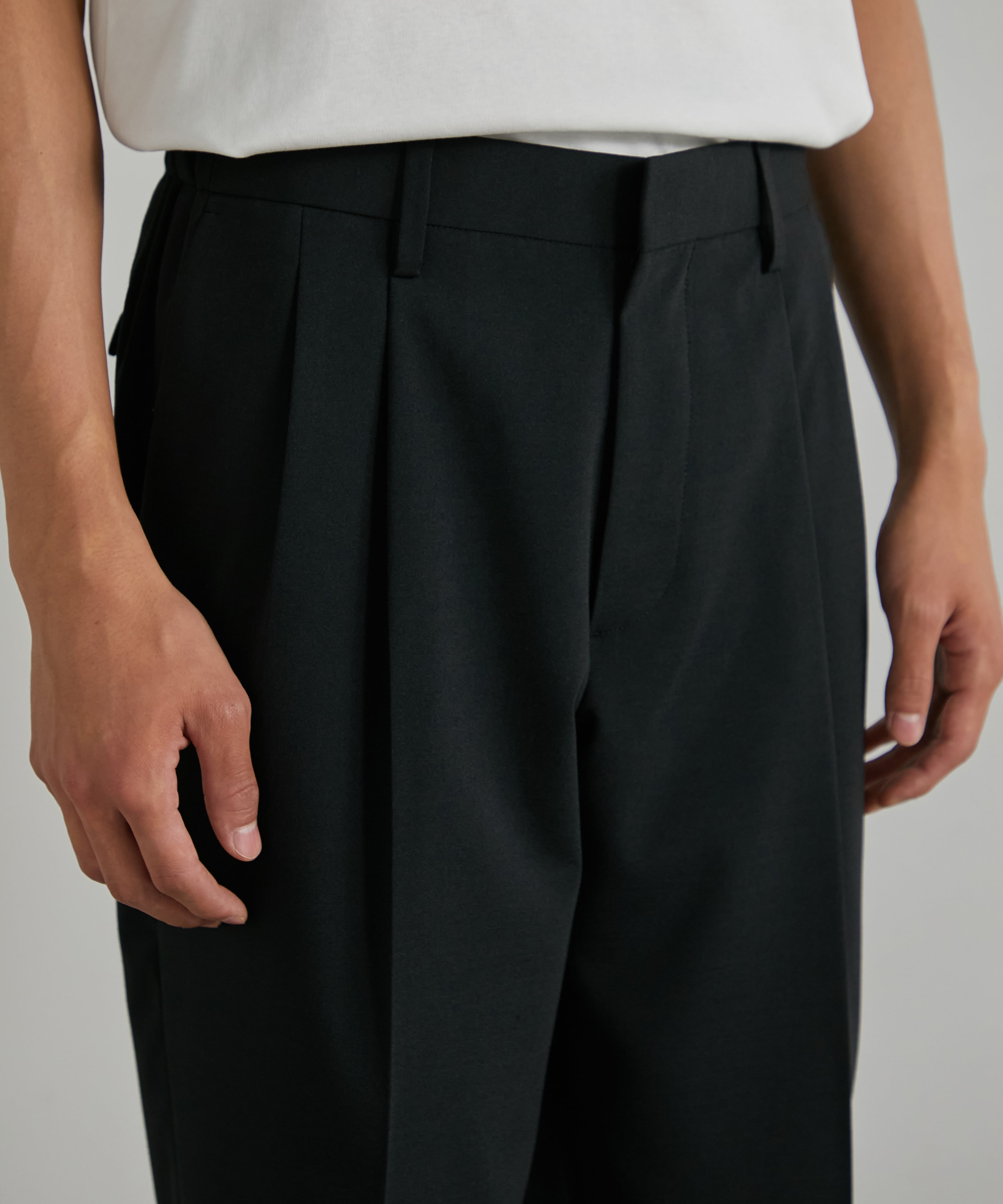 撥水ストレッチRELAX WOOL テーパードスラックス