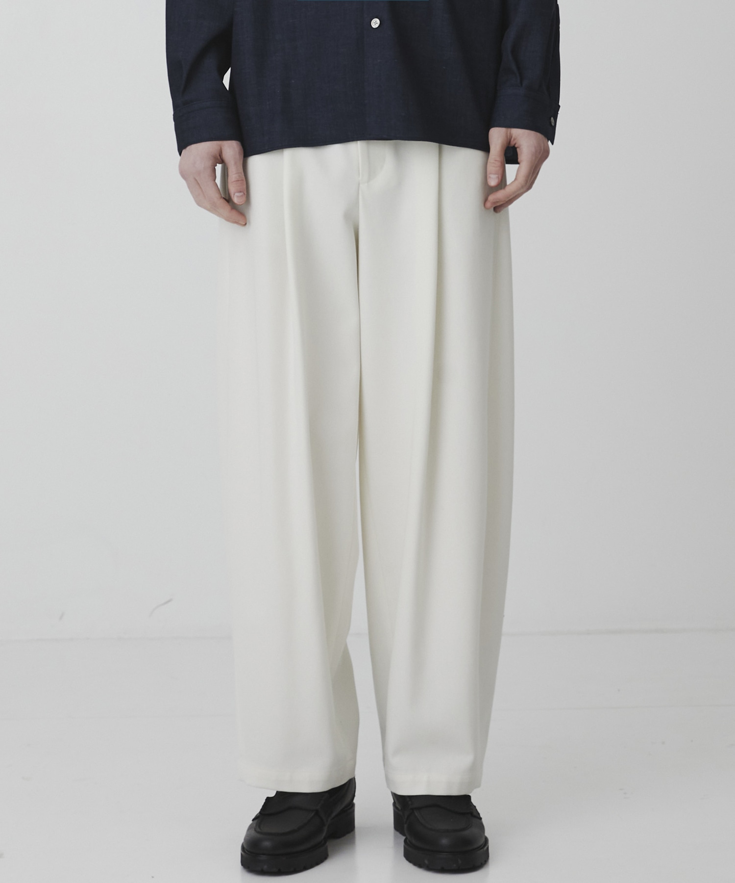 ハイツイスト バレルチノパンツ