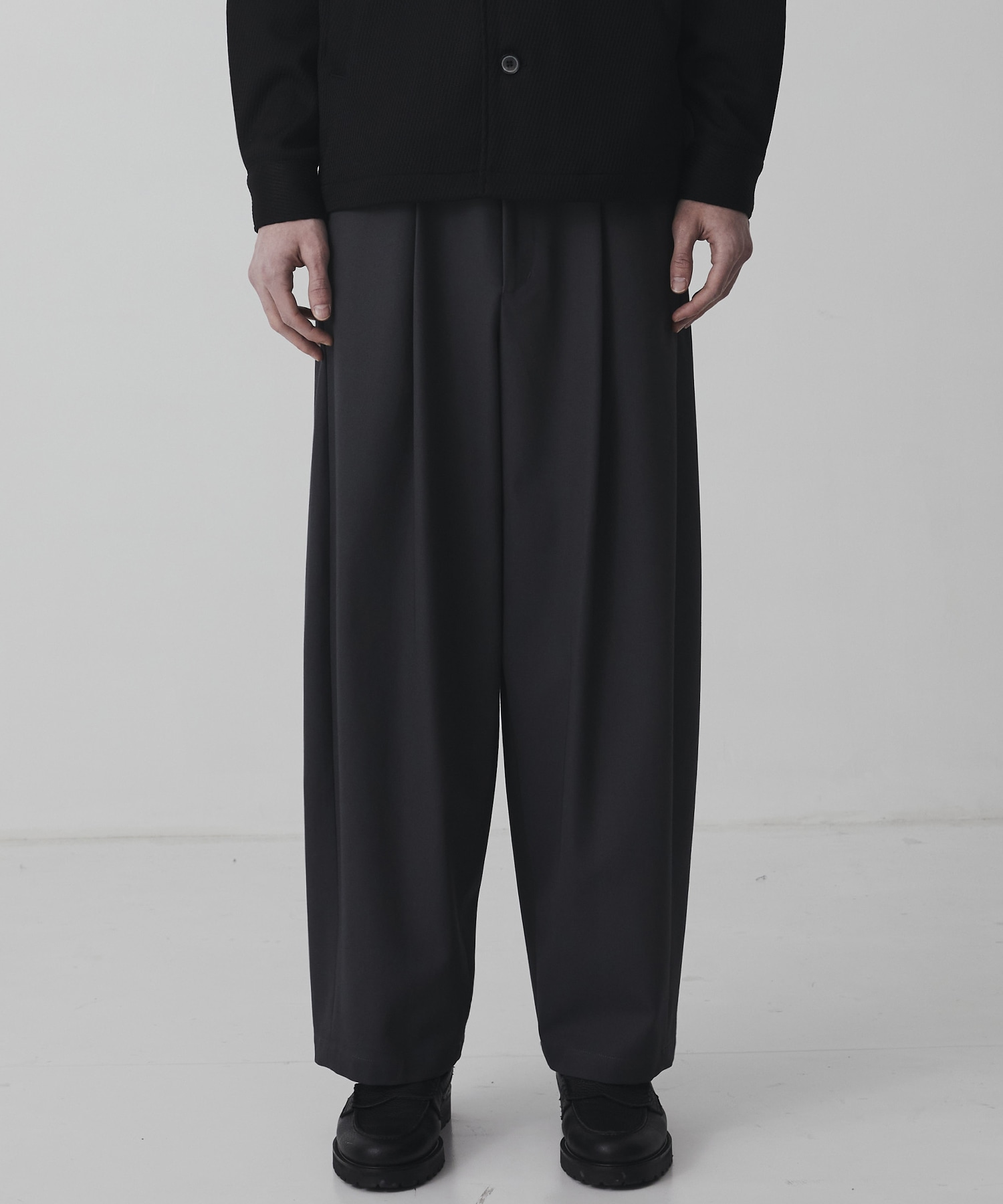 ハイツイスト バレルチノパンツ