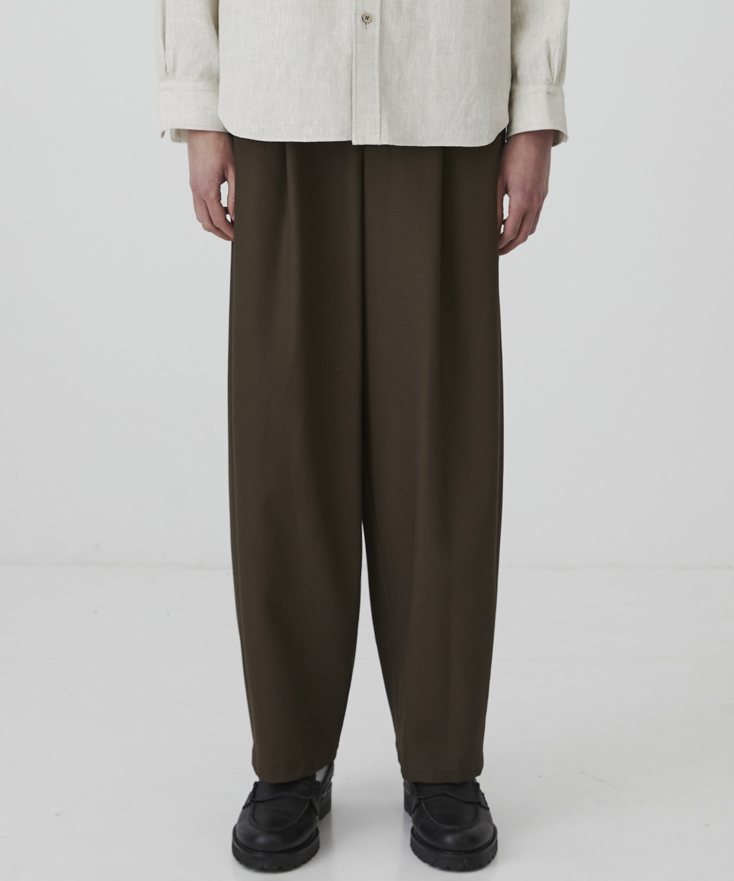 〈再入荷なし〉ハイツイスト バレルチノパンツ