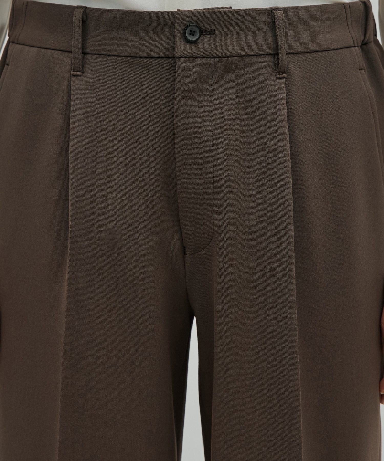 アウトラスト キープクリース 1タック ストレートパンツ(1 DARK GREY