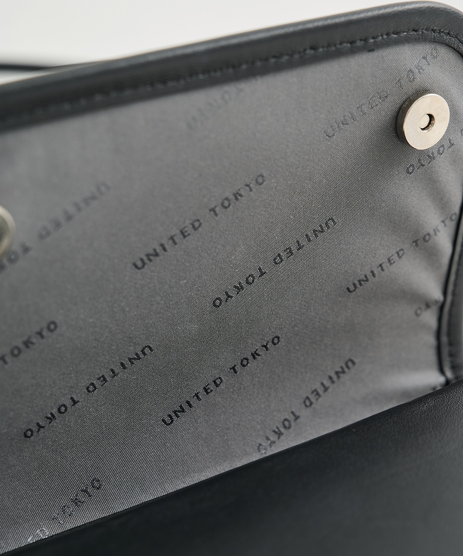 ×ITTI LEATHER WIDE POUCH
