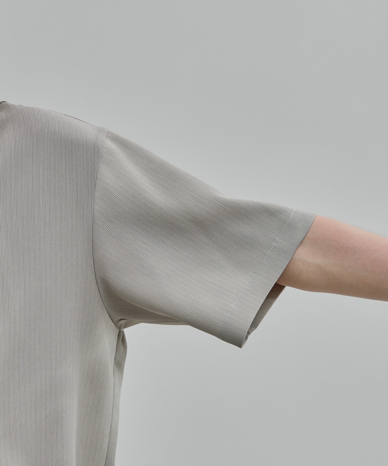 〈新発売〉COLD DRY GRADATION PLEATS オープンカラーシャツ