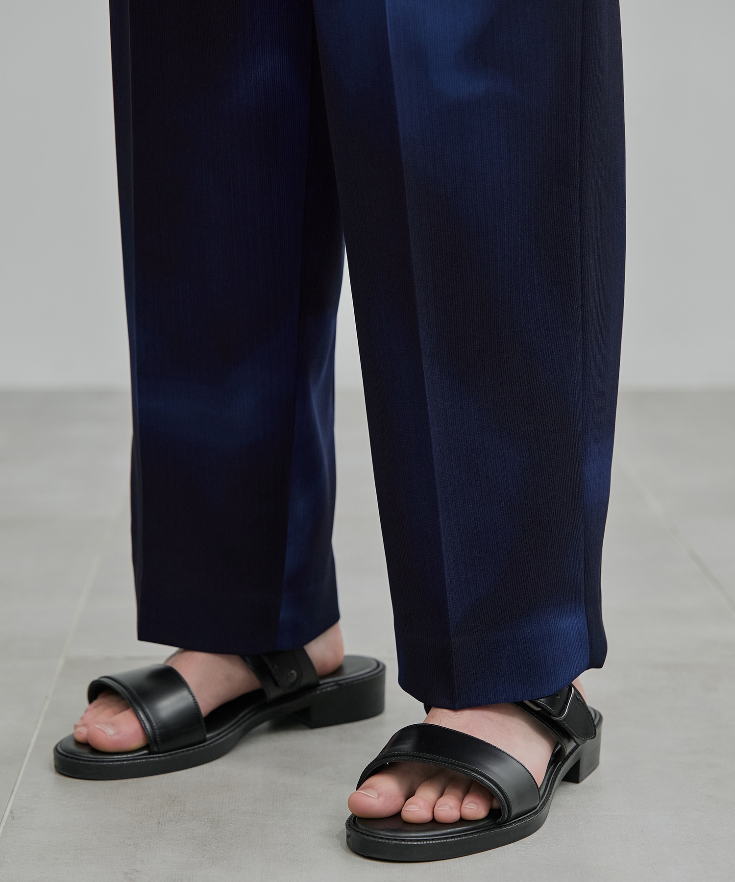 〈新発売〉COLD DRY GRADATION PLEATS 2タックイージーパンツ