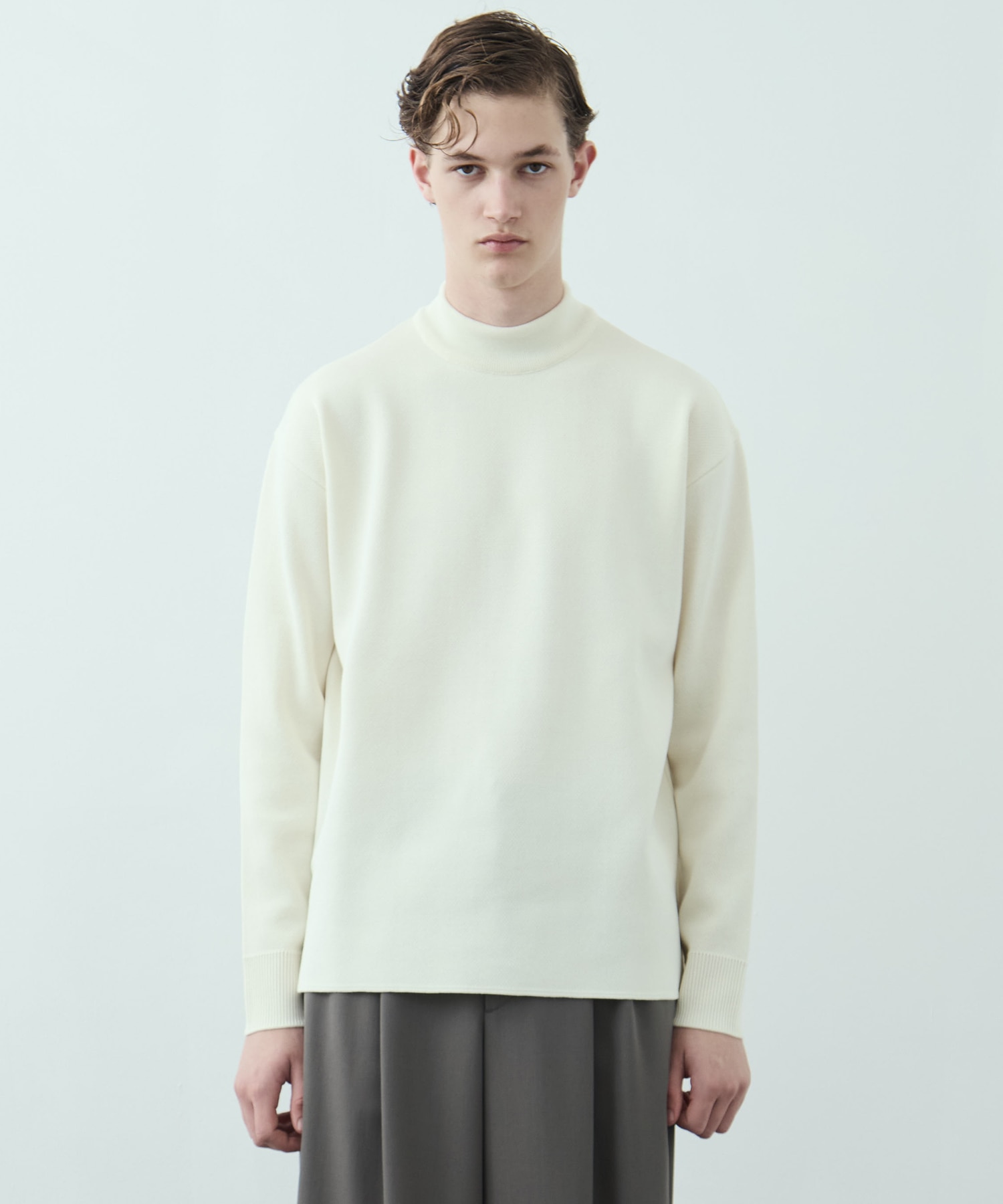 〈WEB限定〉SILVER WOOL MOCK NECK KNIT
