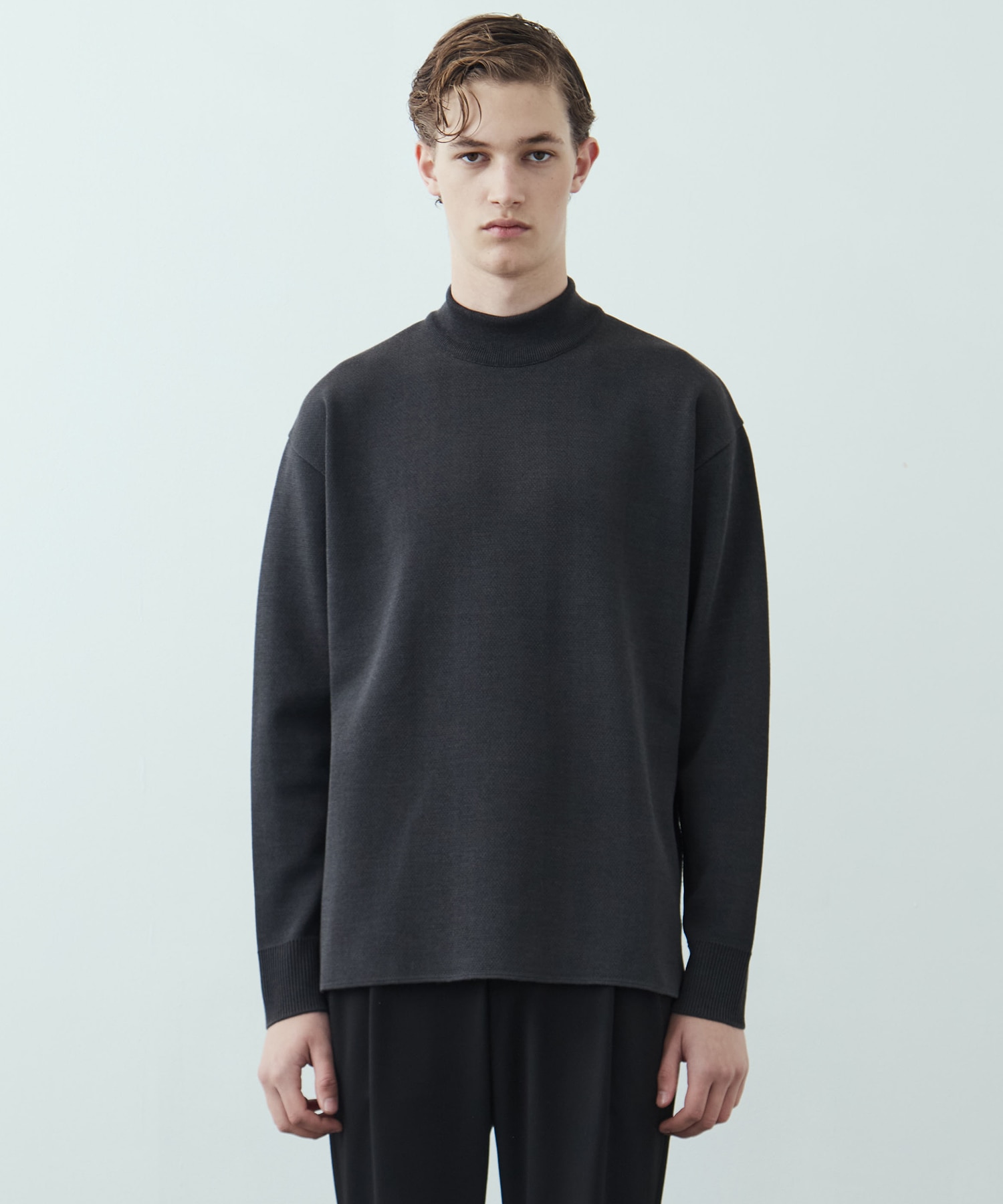 〈WEB限定〉SILVER WOOL MOCK NECK KNIT