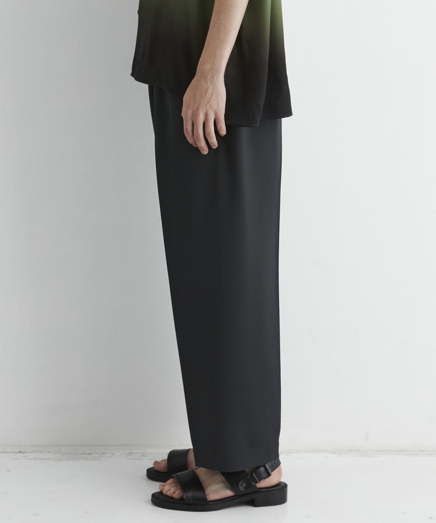 COLD DRY PLEATS シームレスイージーパンツ