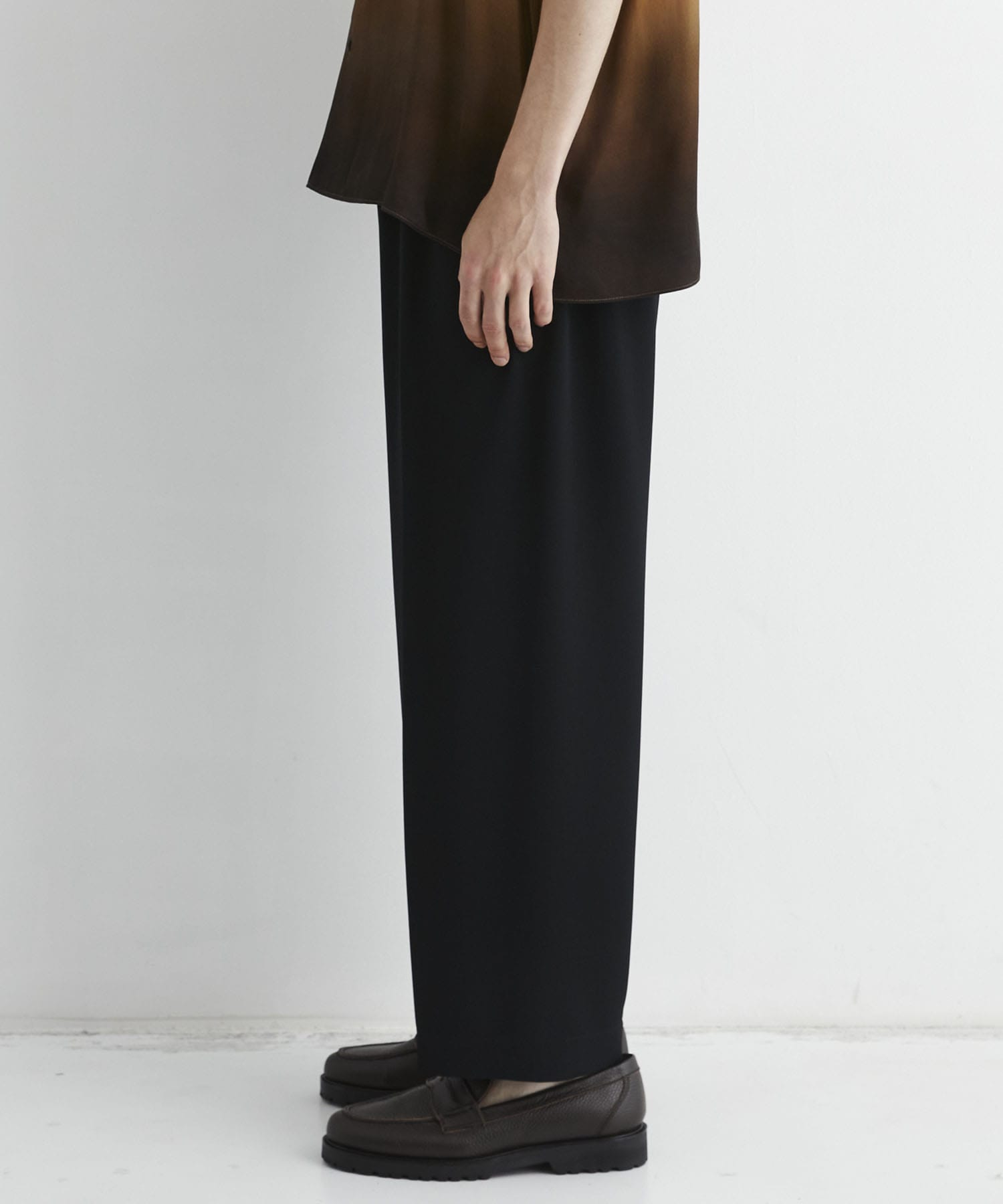COLD DRY PLEATS シームレスイージーパンツ