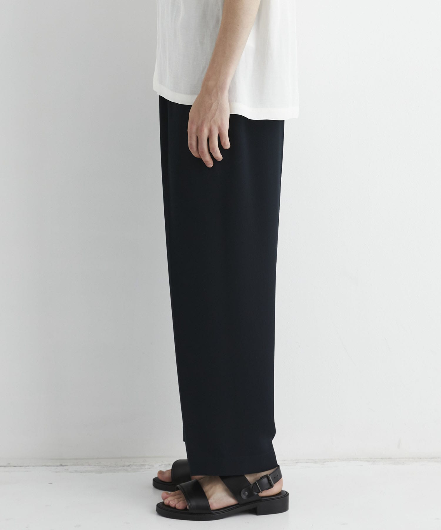 COLD DRY PLEATS シームレスイージーパンツ