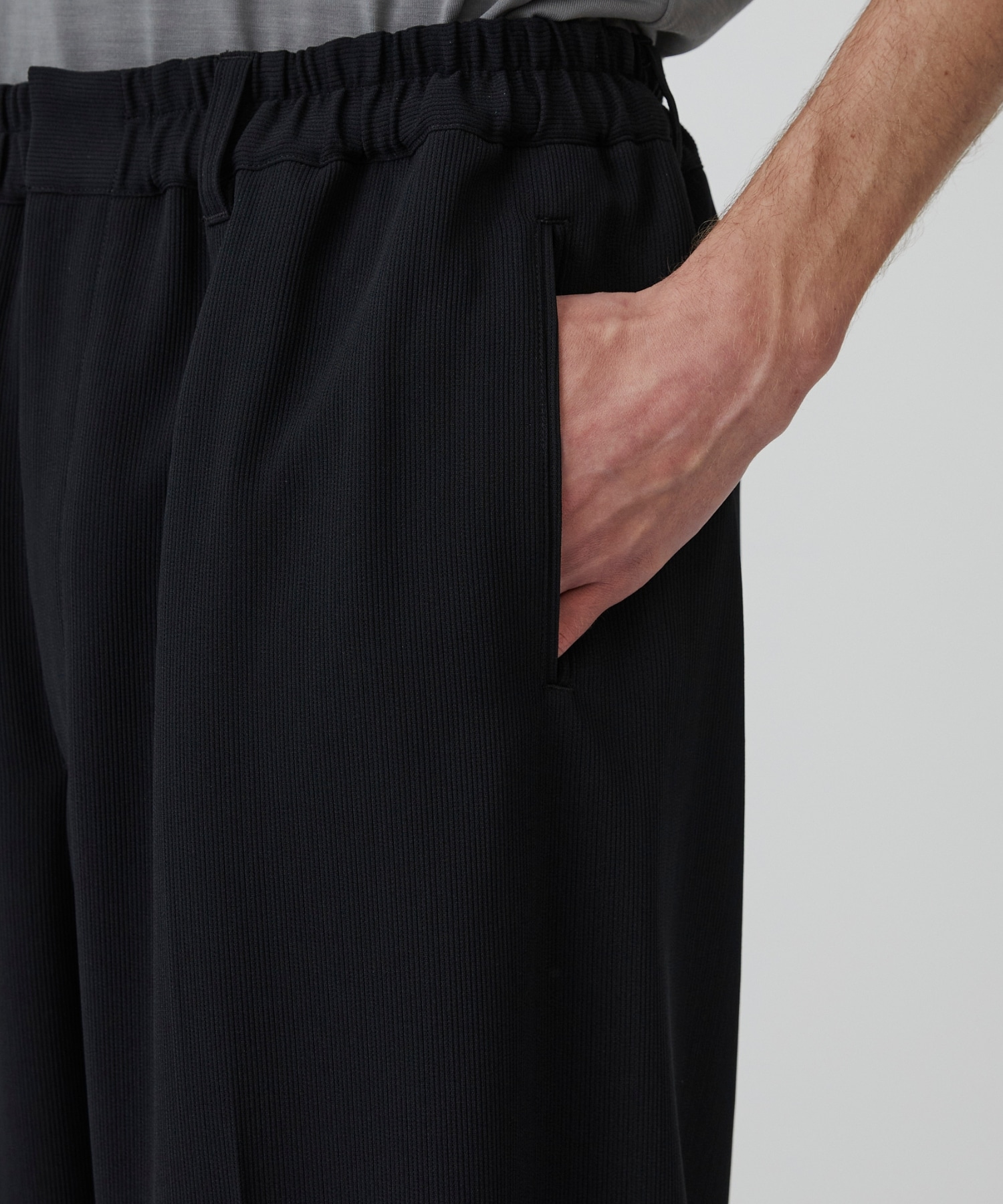 COLD DRY PLEATS シームレスイージーパンツ