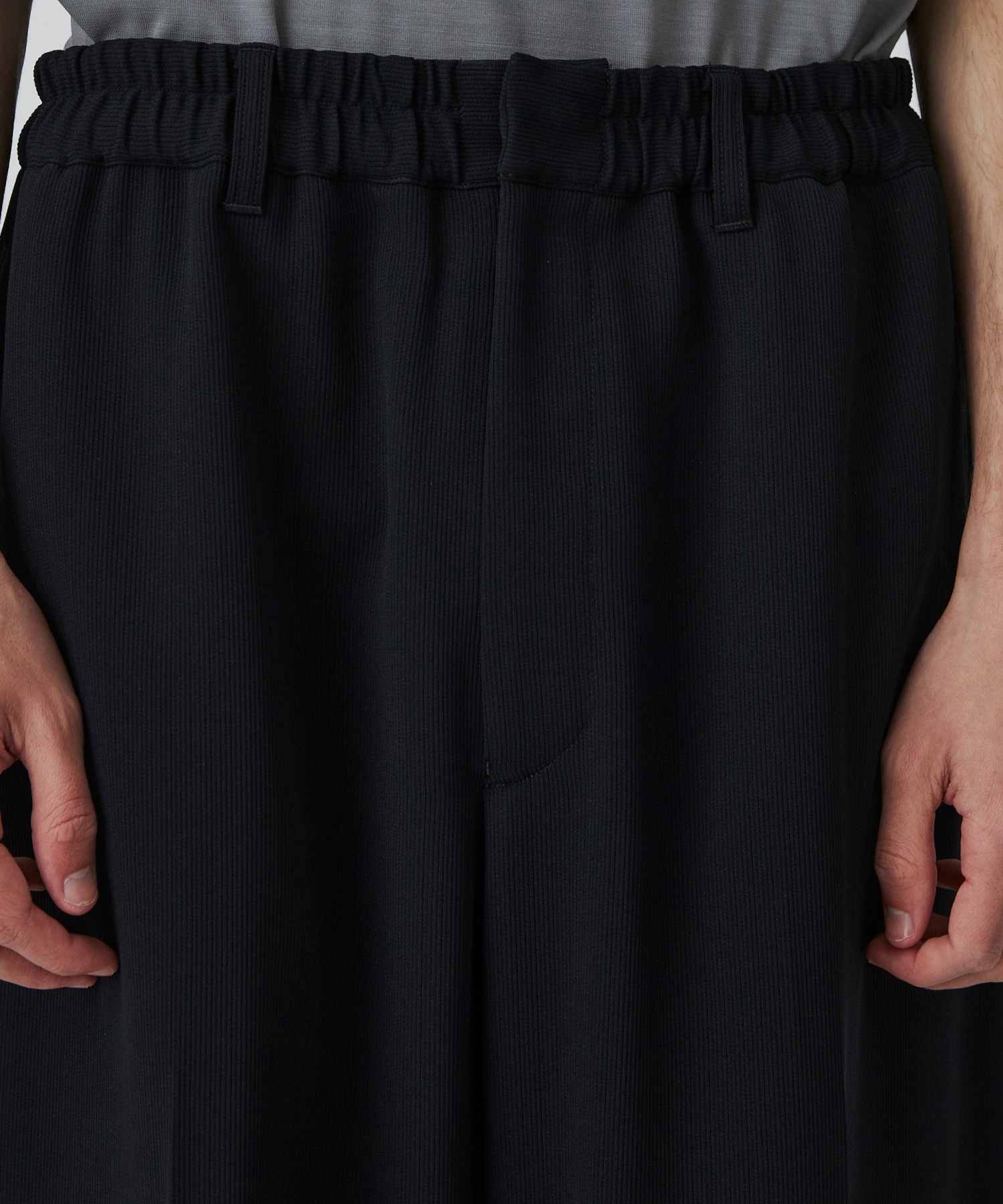 COLD DRY PLEATS シームレスイージーパンツ