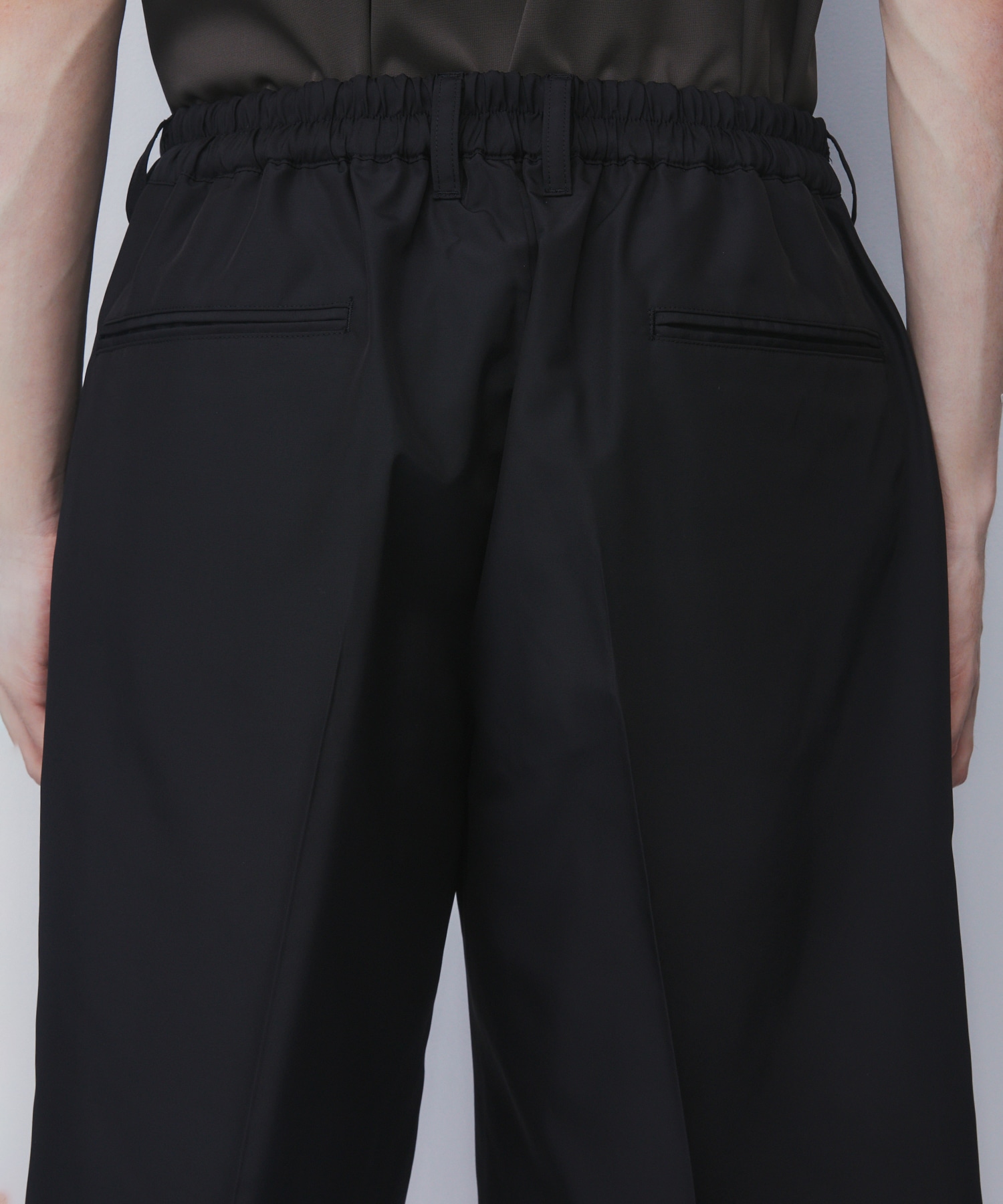 DRY SILK TAFFETA SEAMLESS SHORTS