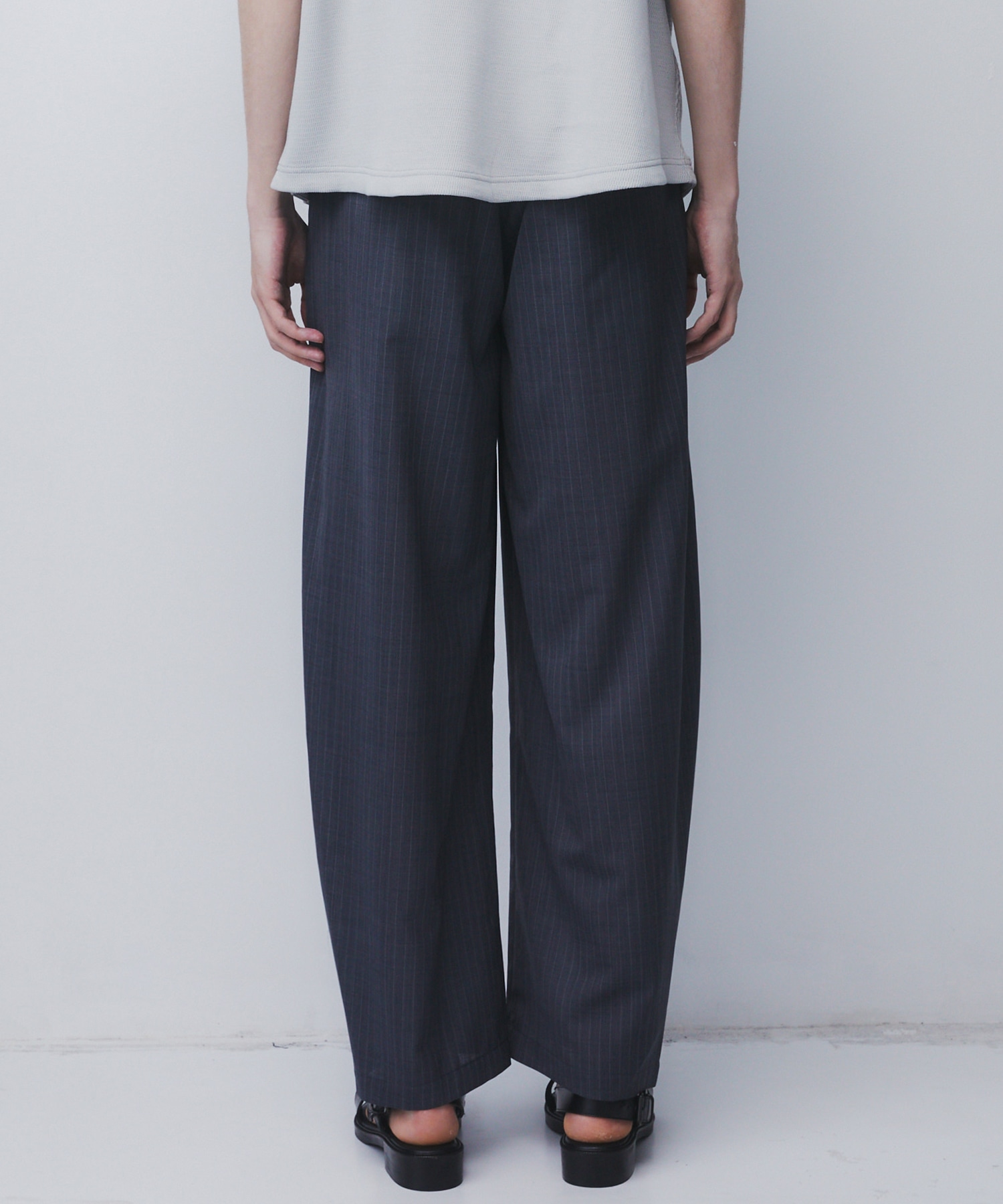 〈WEB限定|先行販売〉AIR WOOL ストライプバレルスラックス