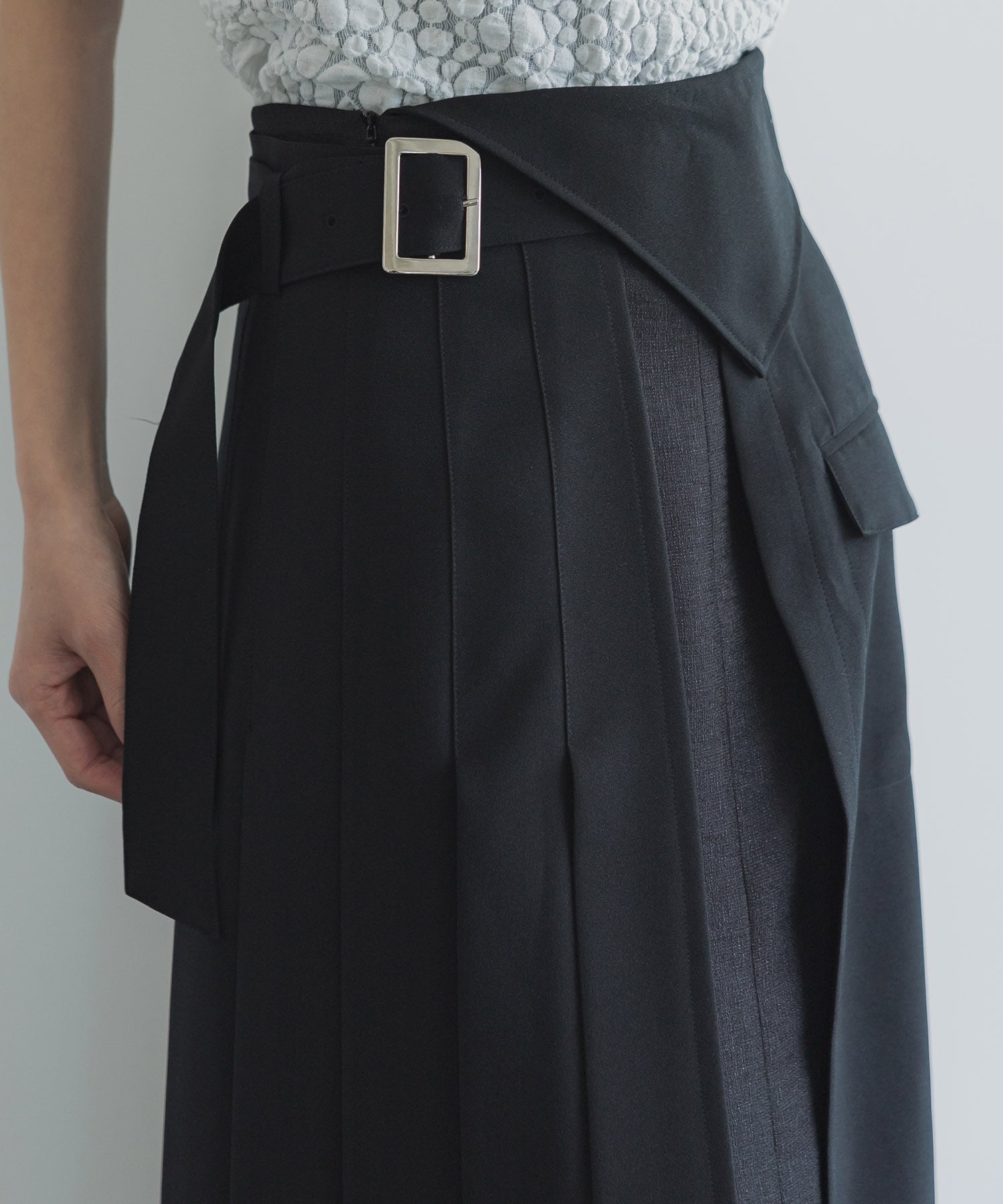 メタルコンビハーフプリーツスカート(1 BLACK): : ウィメンズ｜UNITED