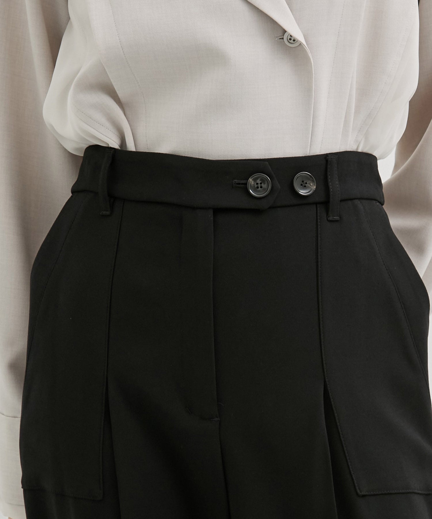 バックサテンベイカーパンツ