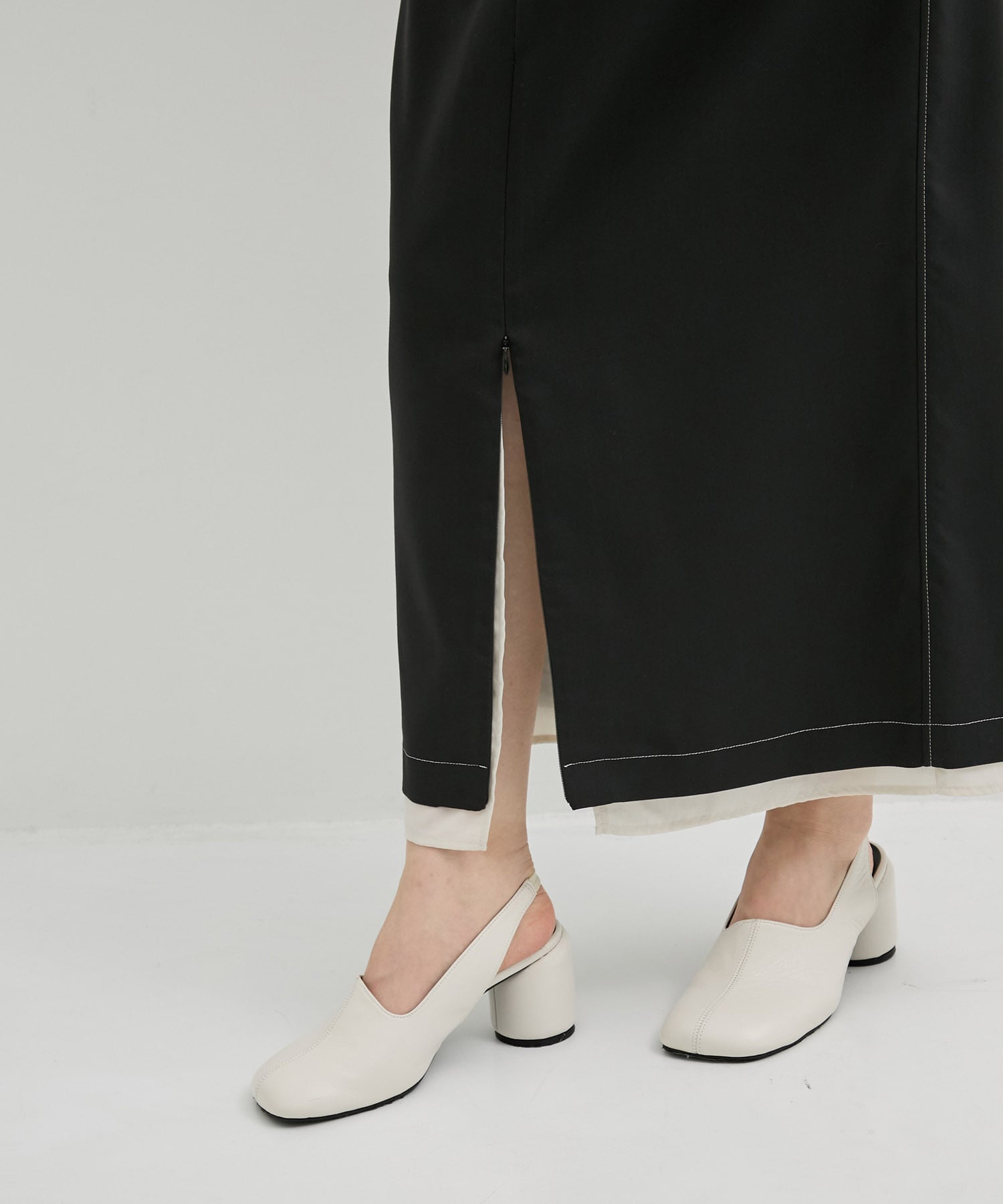 フロントスリットタイトスカート