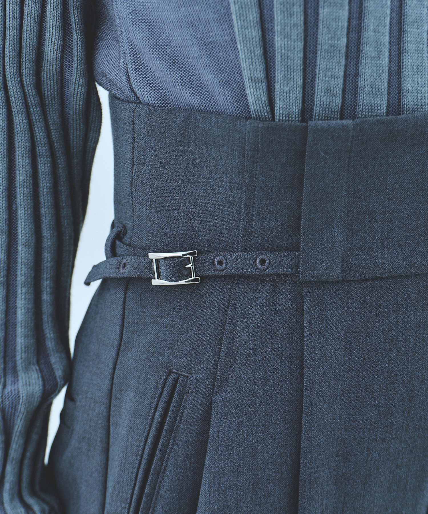 サイドベルトワイドパンツ