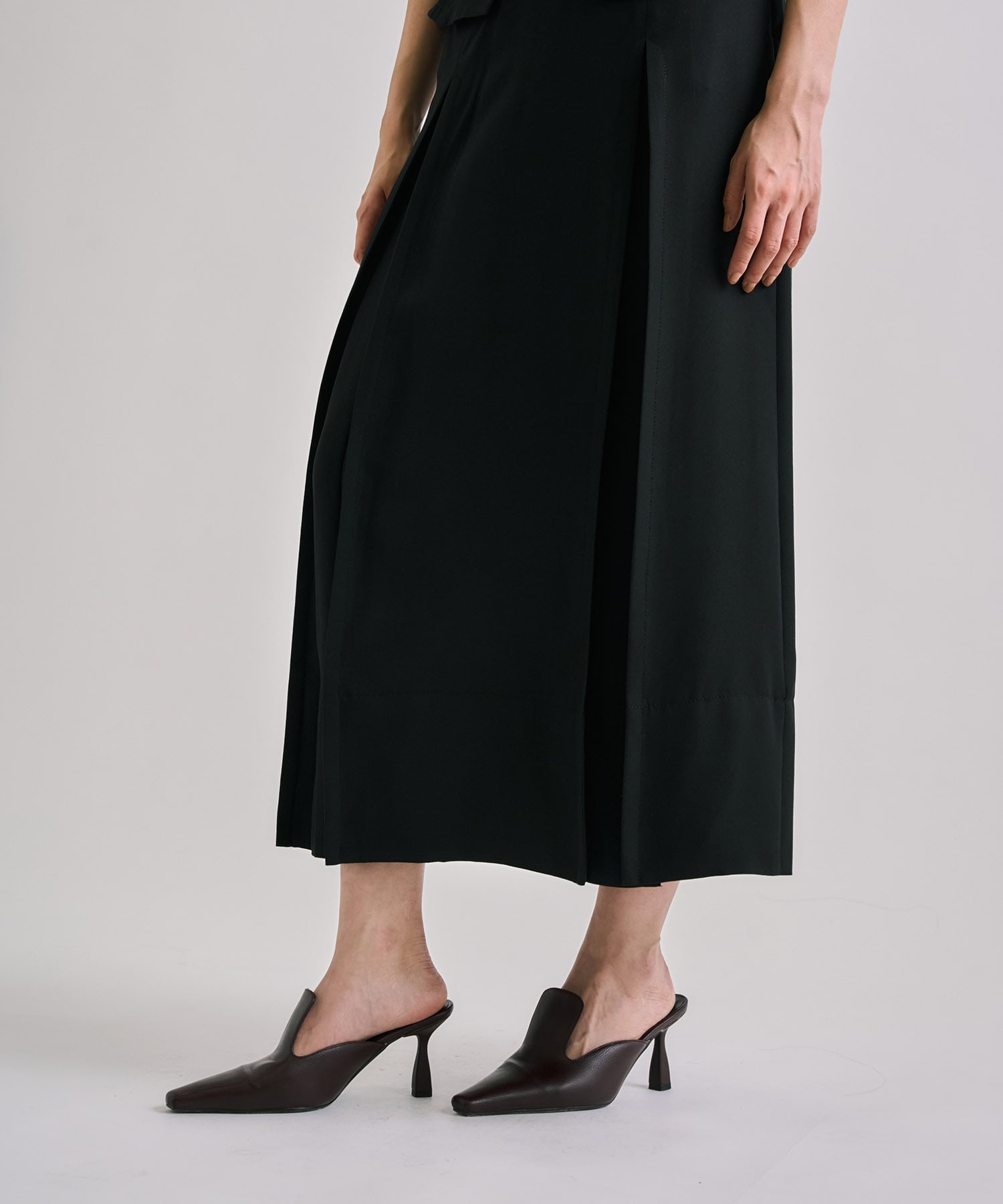 Double Belted Inverted Pleats Skirt