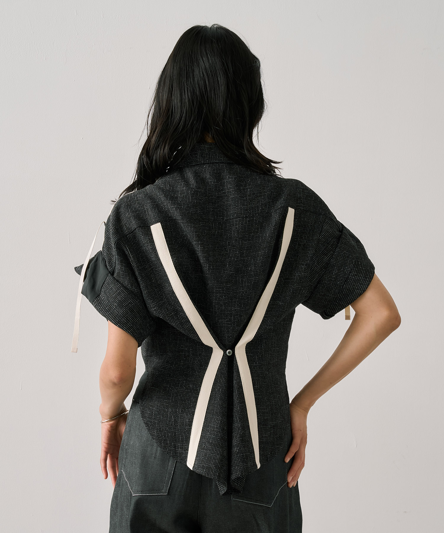 【オンラインストアのみ先行発売】Adjustable Length Mesh Shirt