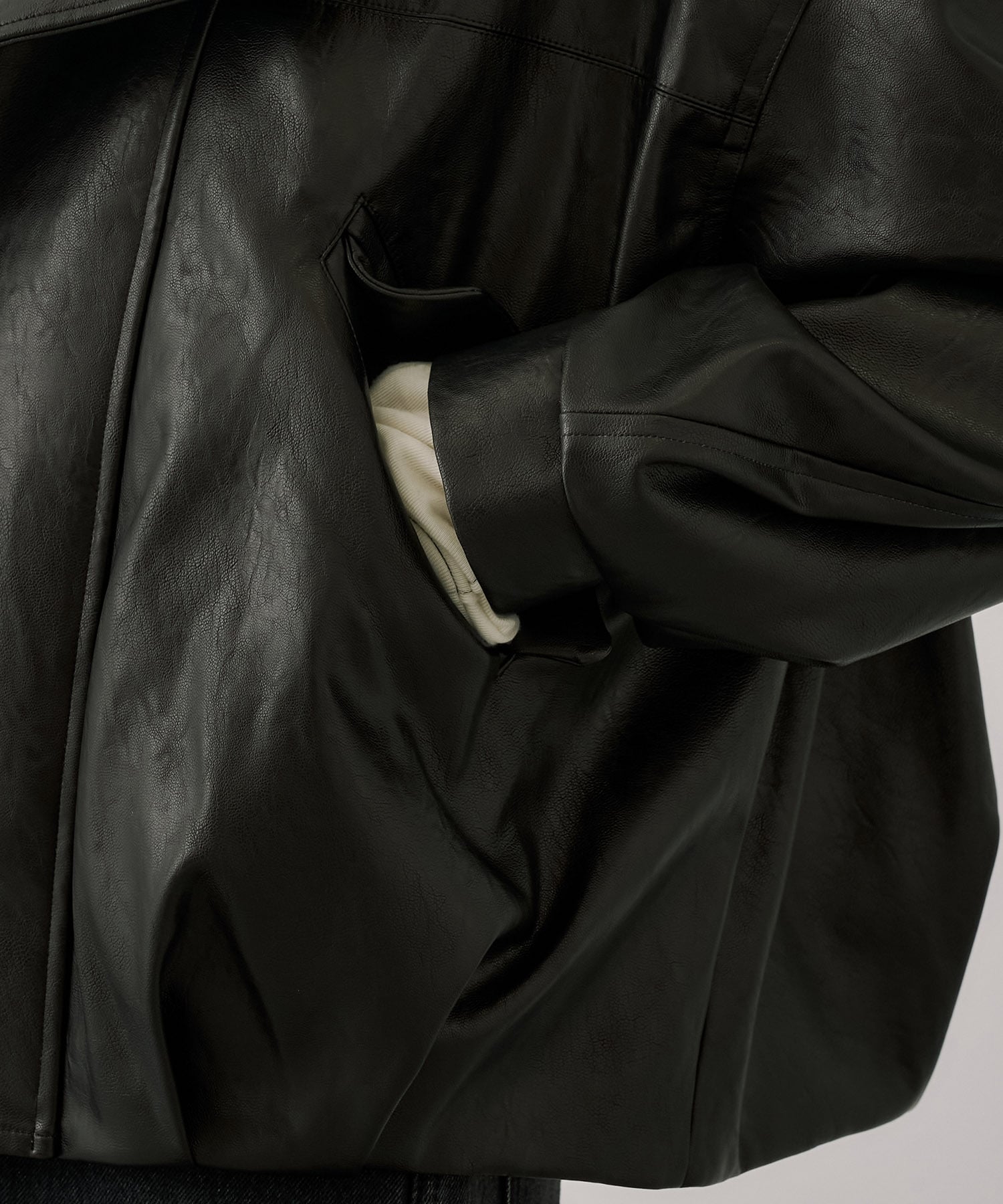 コクーンレザーボンバージャケット