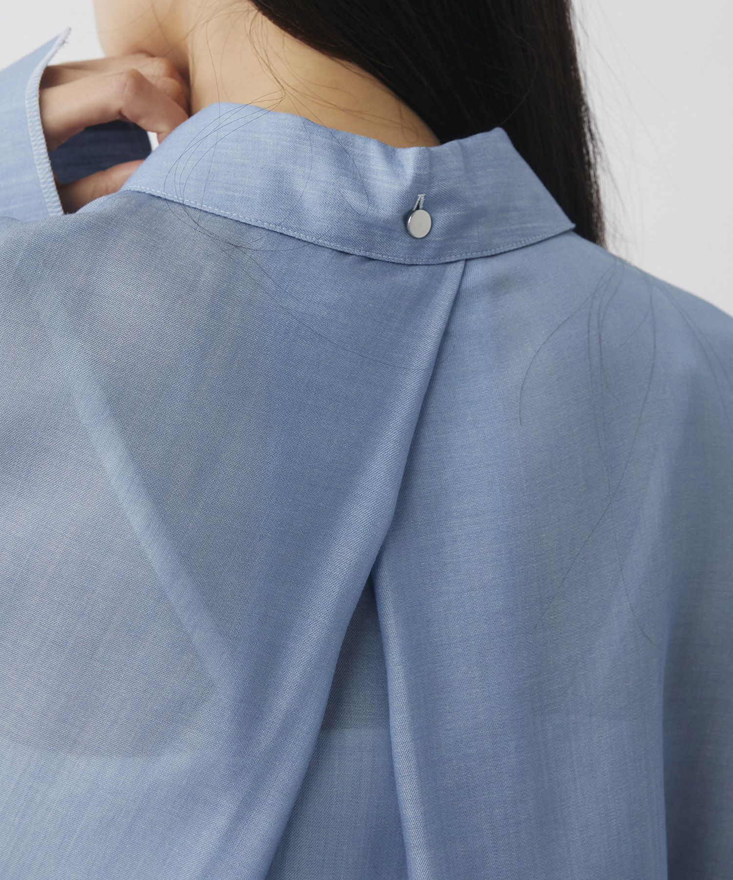 〈残りわずか〉シアーデニムトリムシャツ