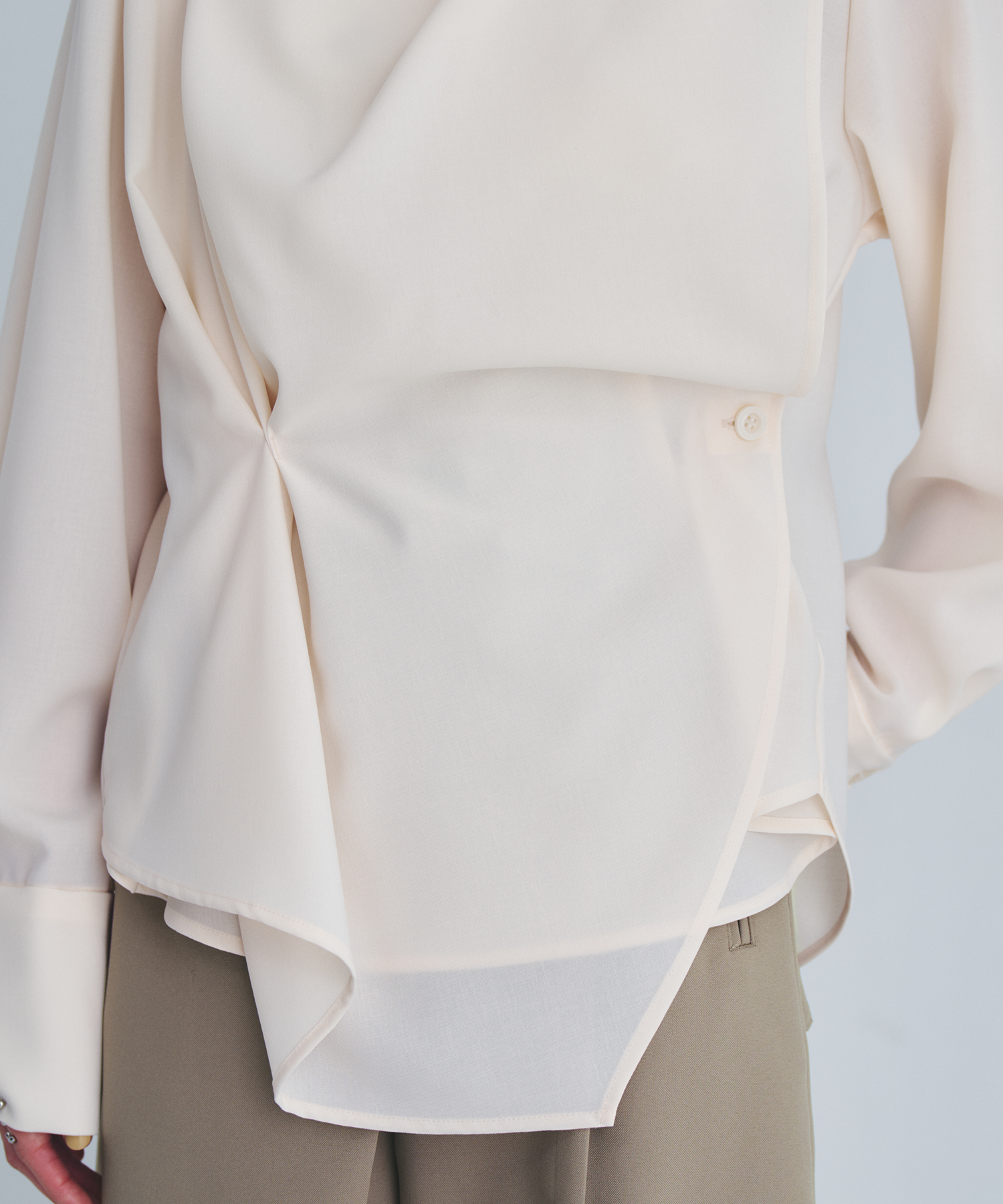 タックドレープシェイプブラウス