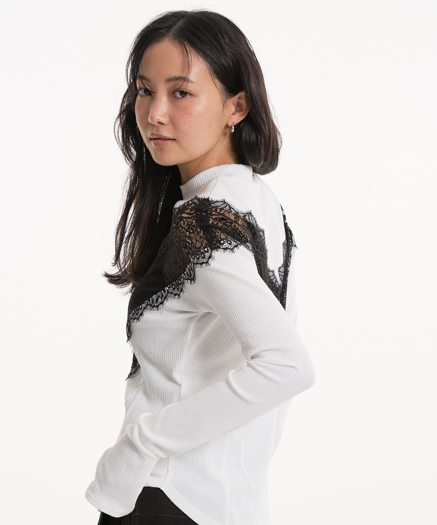 Vネックレースプルオーバー