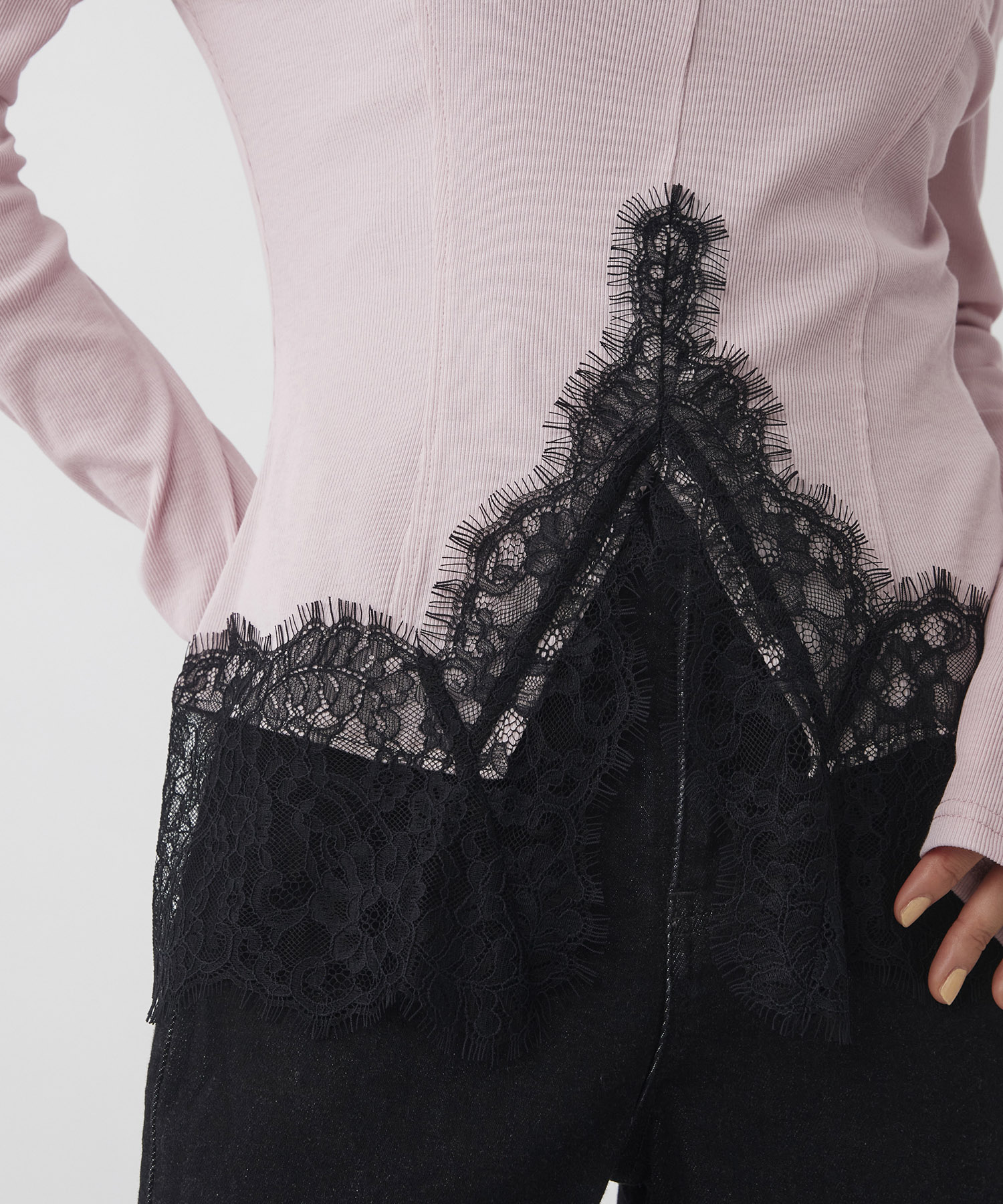 〈残りわずか〉レースヘムスリットカットプルオーバー