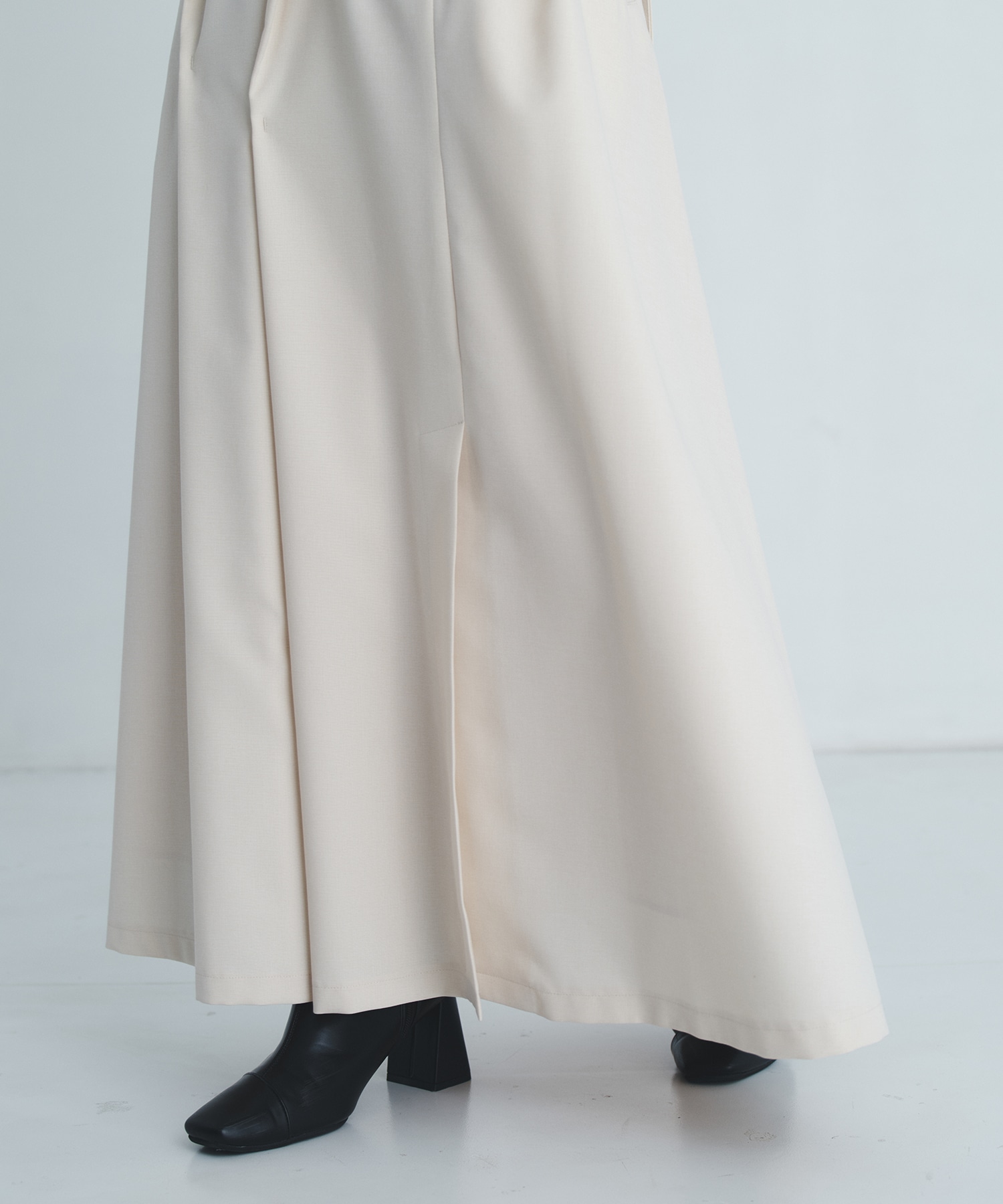 スラントタックホールアシメフレアスカート