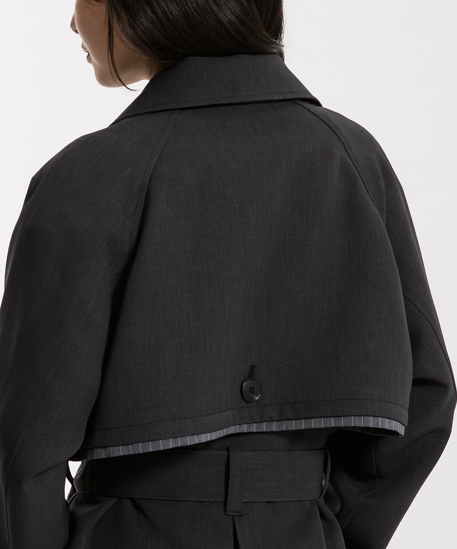 レイヤーディテールトレンチコート