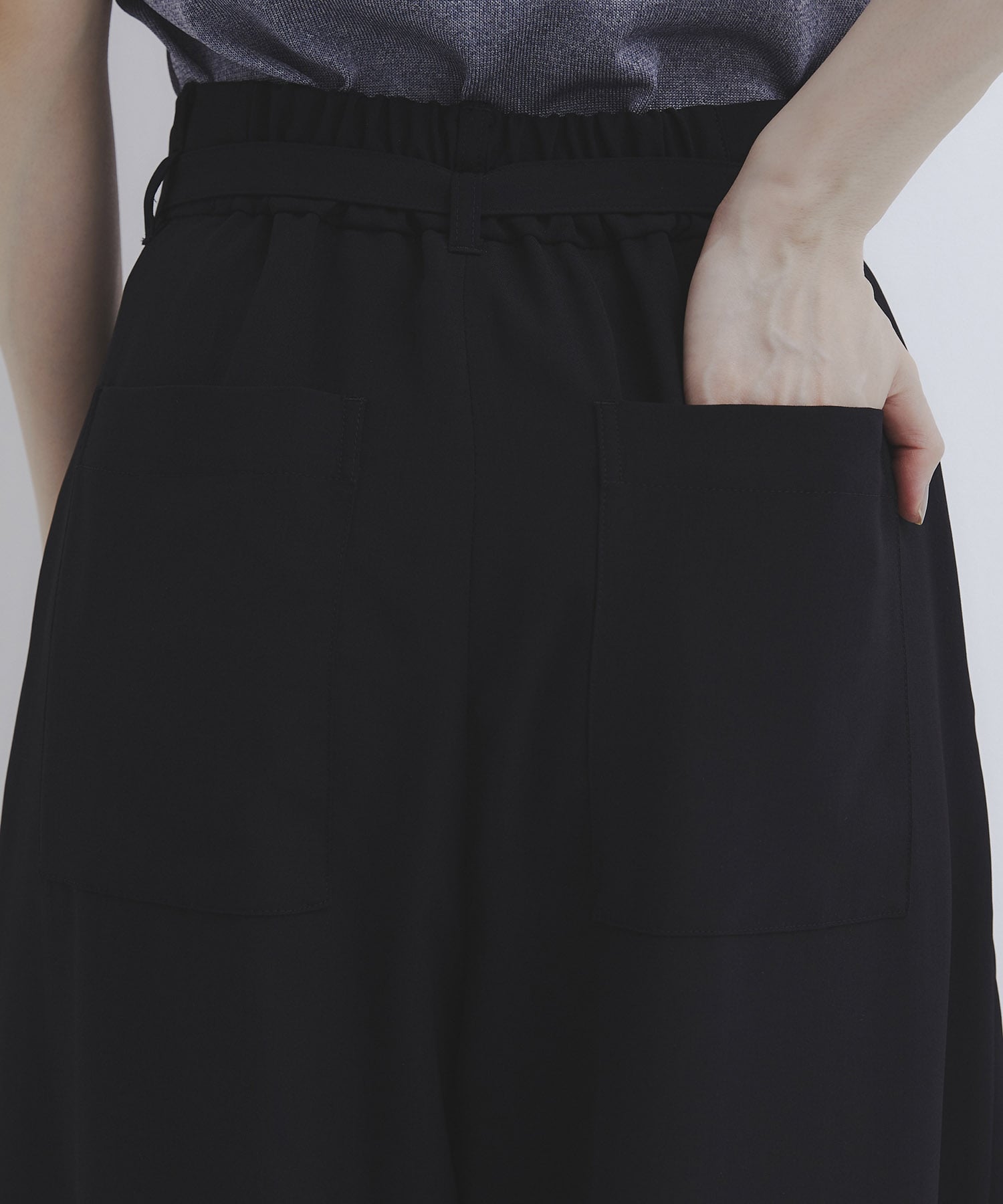 ニーカットドレープバレルパンツ