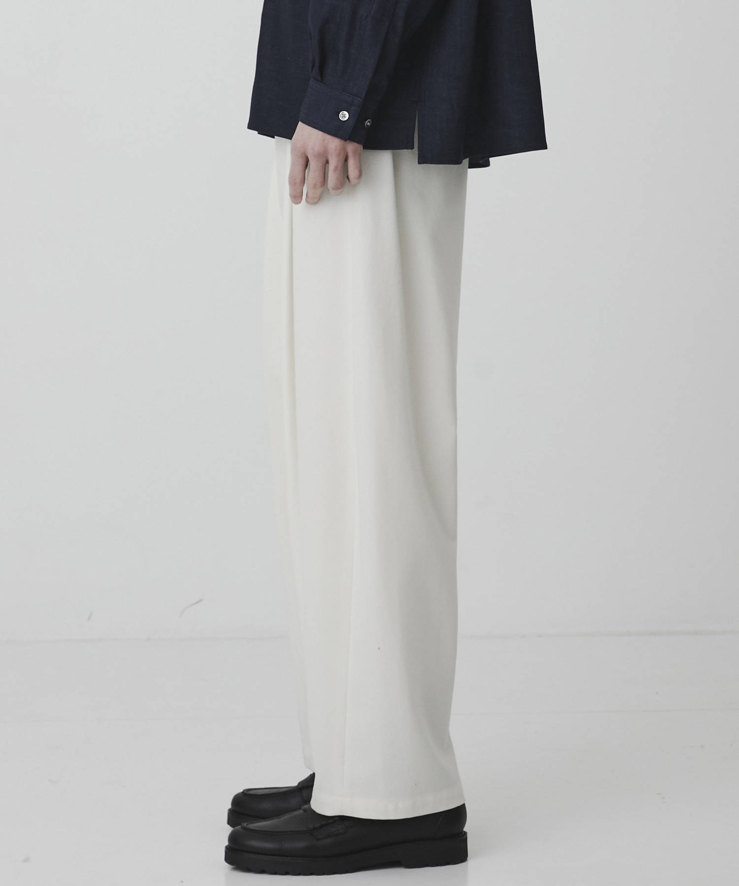 ハイツイスト バレルチノパンツ