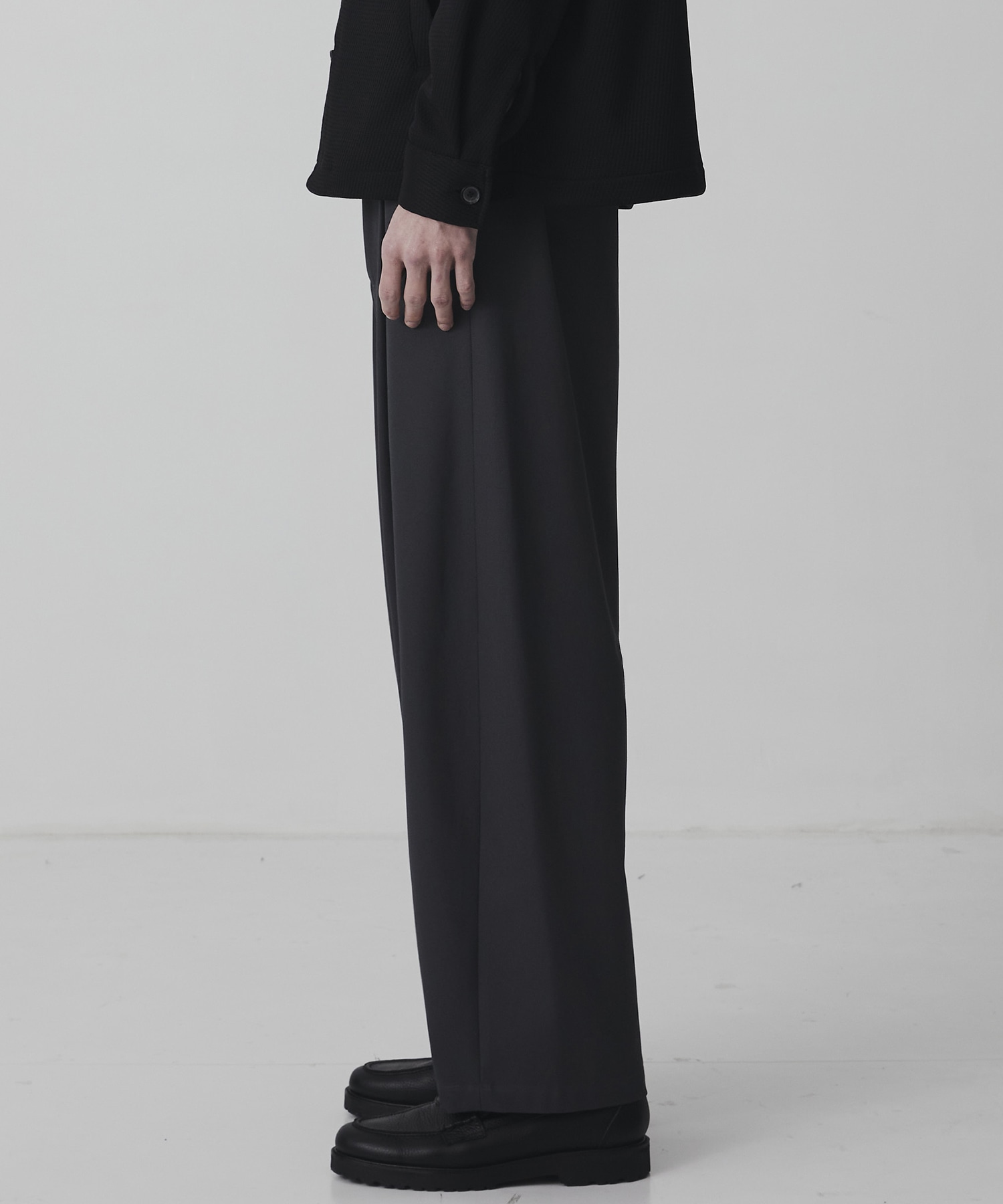 ハイツイスト バレルチノパンツ